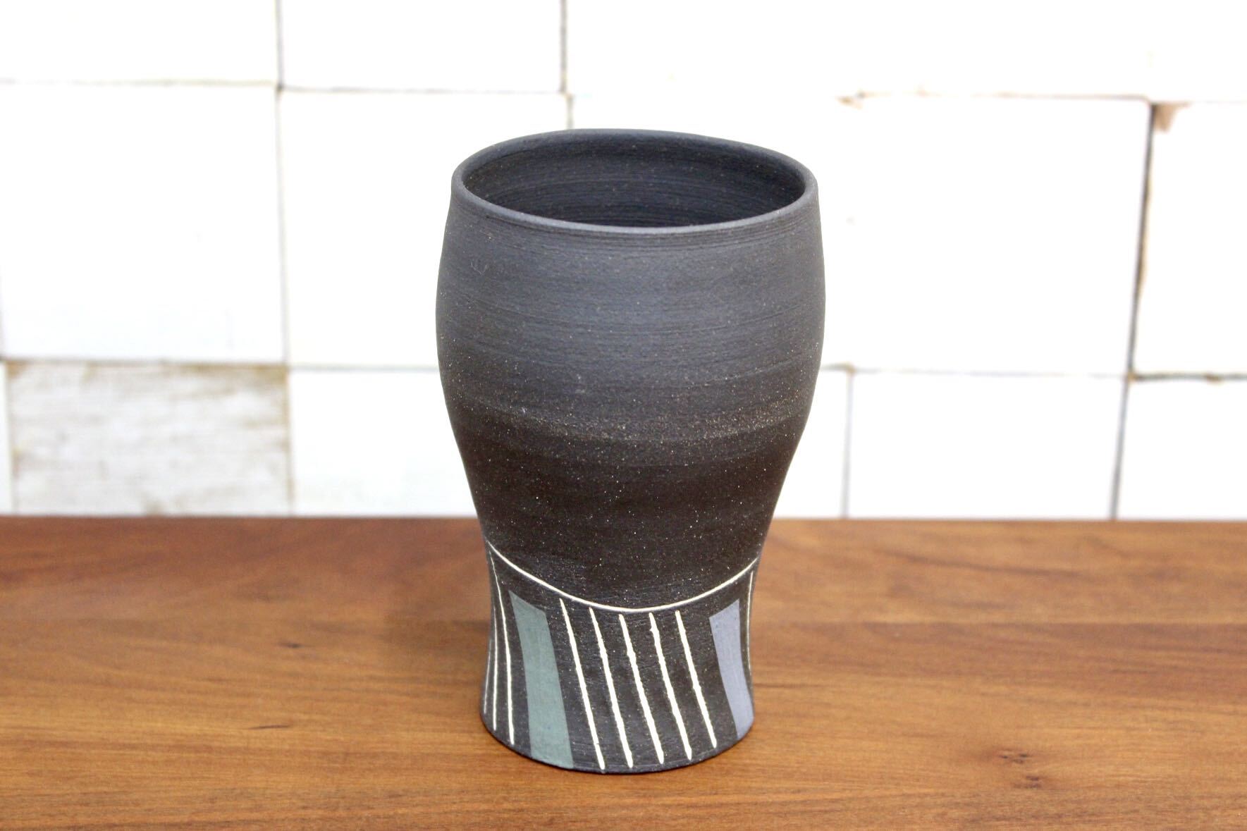 GMJO122A〇市野悟窯 市野哲次 丹波焼 彩色線象嵌 ビアカップ 陶器 現代陶芸 作家物