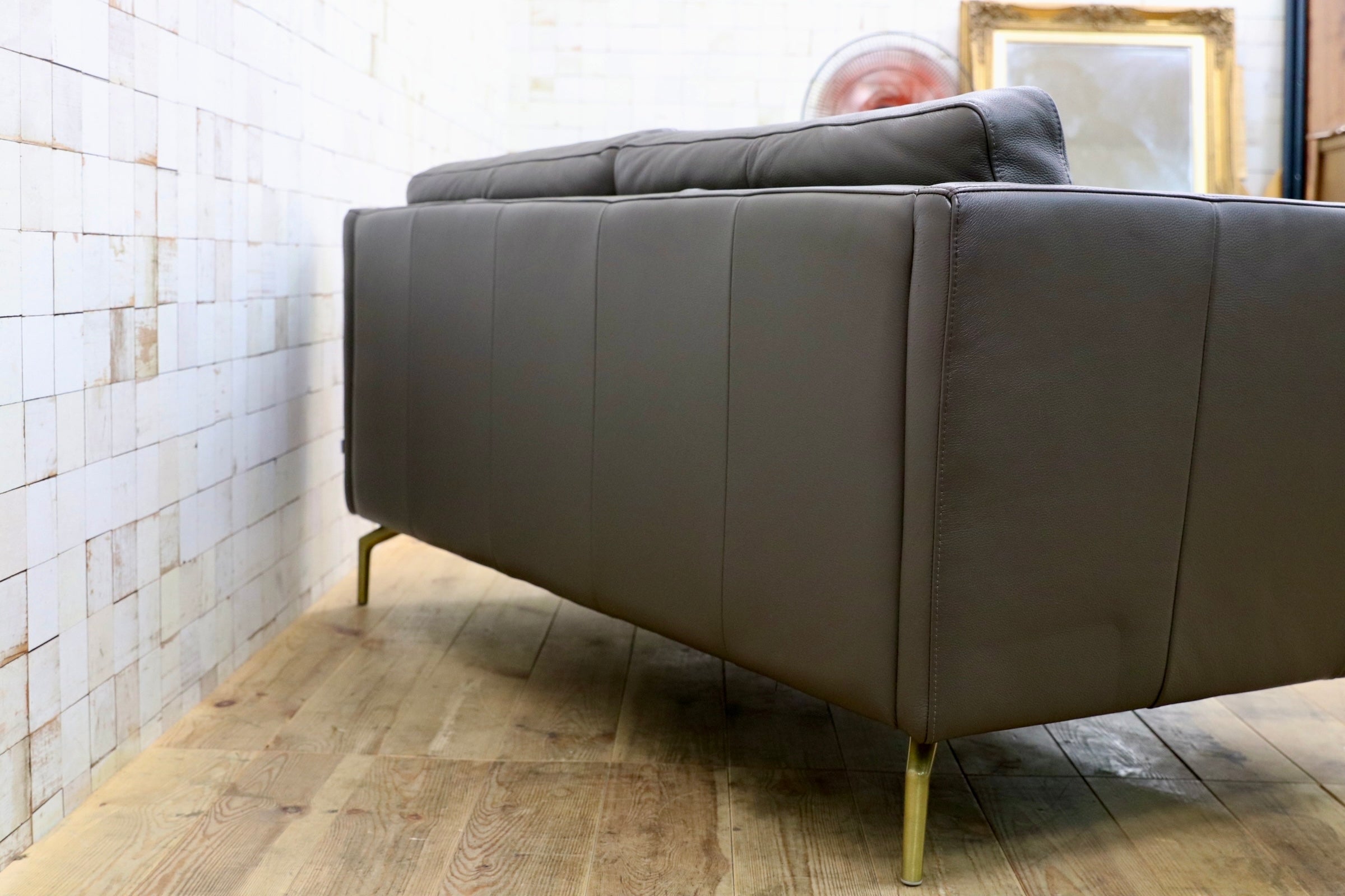 GMJK292B○BoConcept / ボーコンセプト Osaka 2人掛けソファ 本革 トープ Nordic Grain レザー アンダース・ノルガード 北欧 定価約44万