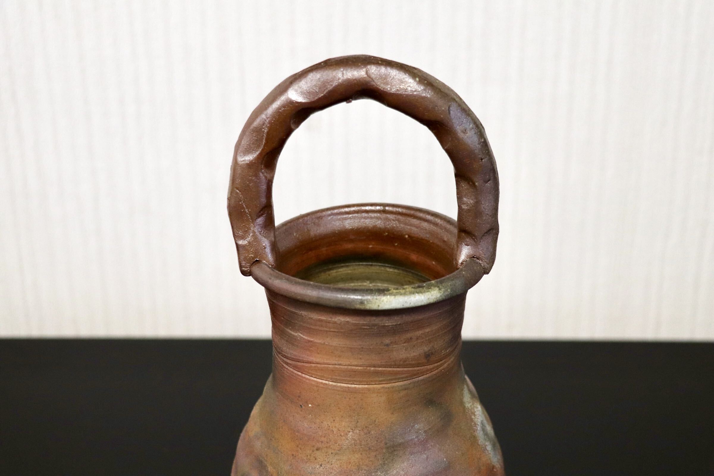 GMJK374M○備前焼 手付花入 花器 花瓶 花入 花生 手桶 釣瓶 水指 床飾 置物 茶道具 窯変壷 共箱 伝統工芸 和モダン