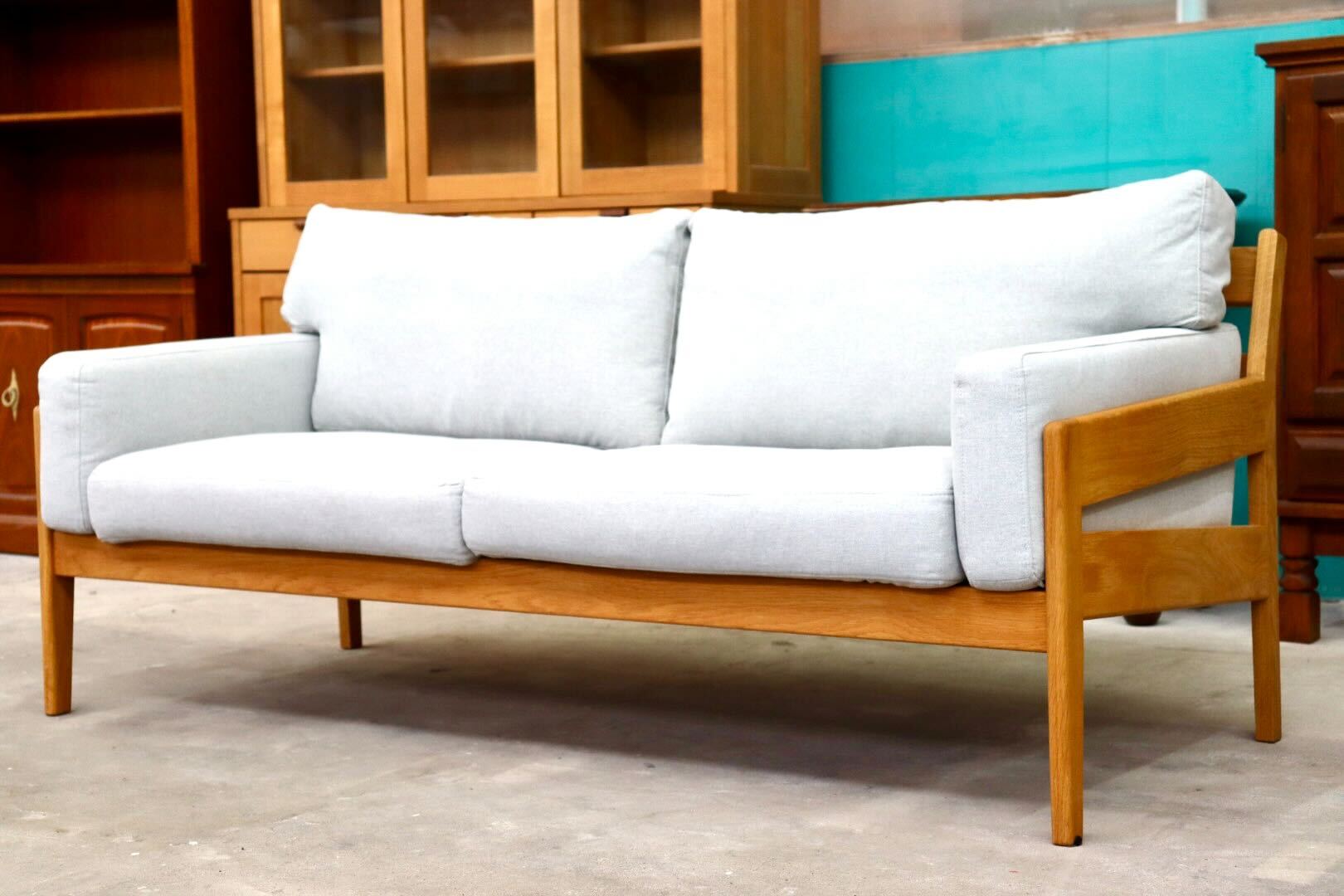 GMIK164○関家具 NOWHERE LIKE HOME Stoke ストーク 2.5人掛けソファ 北欧スタイル オーク材 ファブリック ライトグレー 定価約20.3万