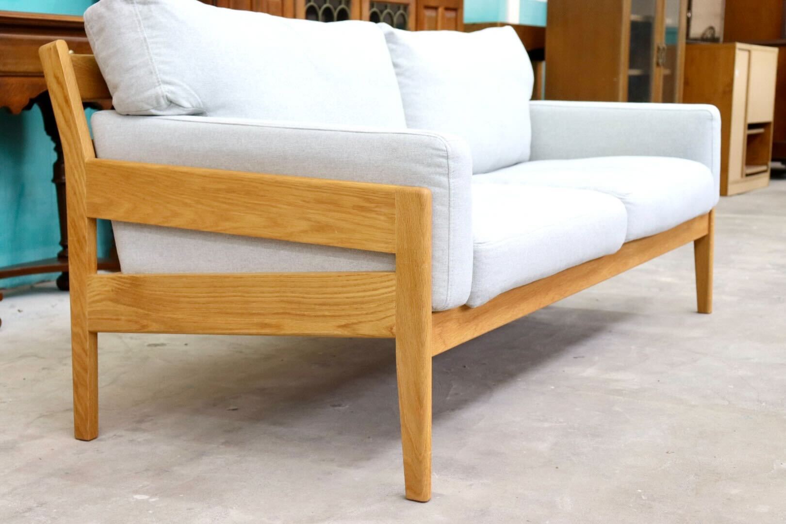 GMIK164○関家具 NOWHERE LIKE HOME Stoke ストーク 2.5人掛けソファ 北欧スタイル オーク材 ファブリック ライトグレー 定価約20.3万