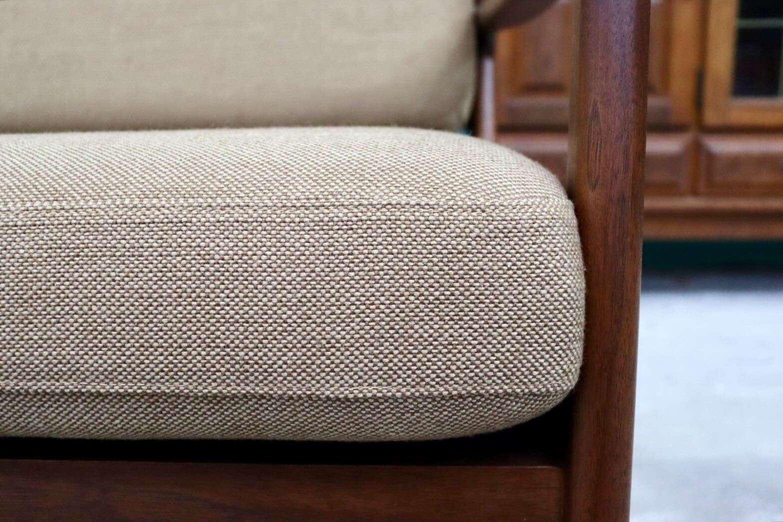 GMIH47○起立木工 / KIRITSU FURNITURE ノルディ 2.5人掛けソファ ウォールナット ファブリック 北欧スタイル ヴィンテージ IDC大塚家具
