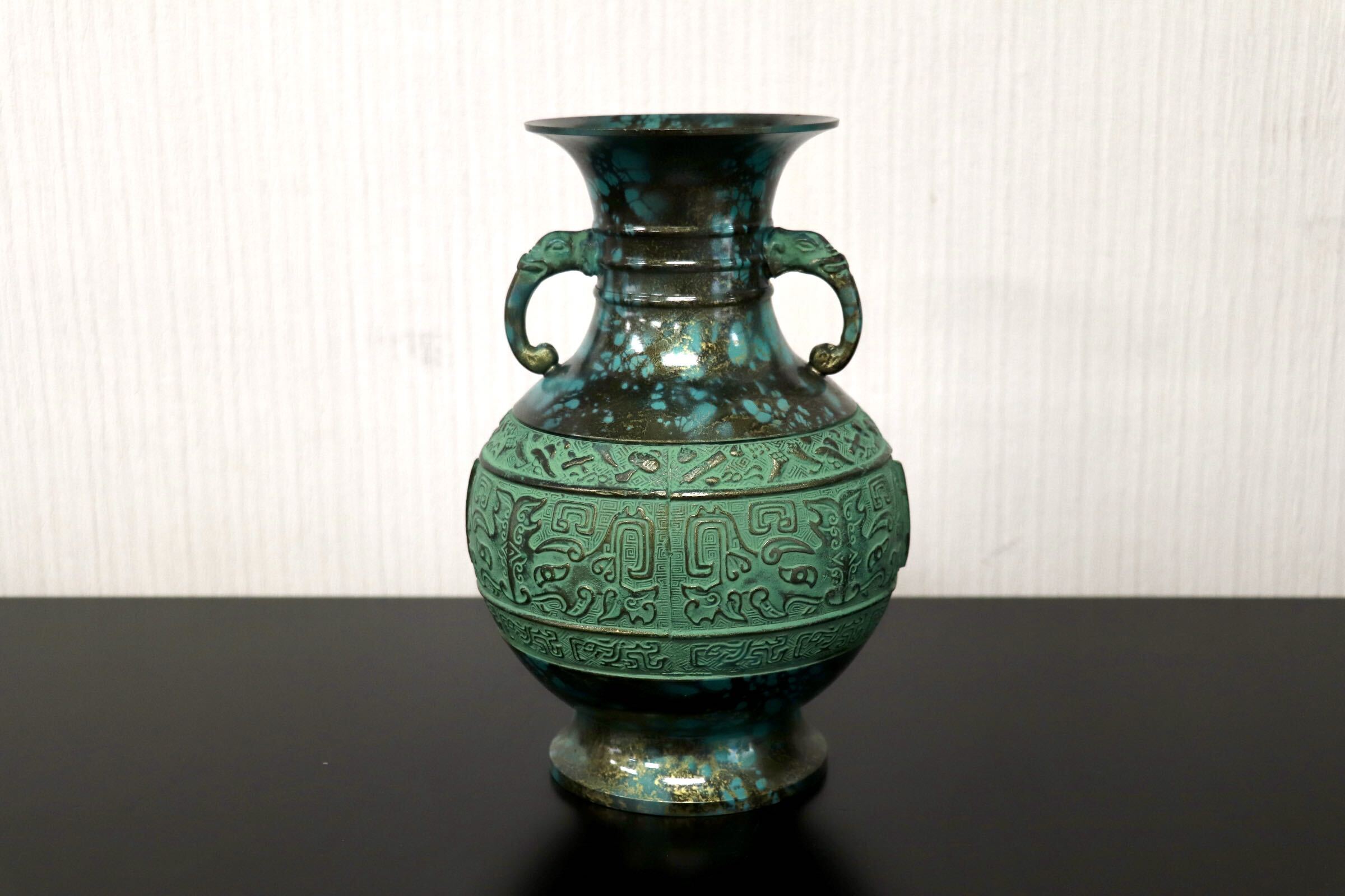 GMJK374P◯鋳銅花瓶 青銅双耳花瓶 古代文様鋳銅花器 緑青仕上げ大壺 饕餮文様銅器 双耳饕餮文花生 置物 インテリア 共箱