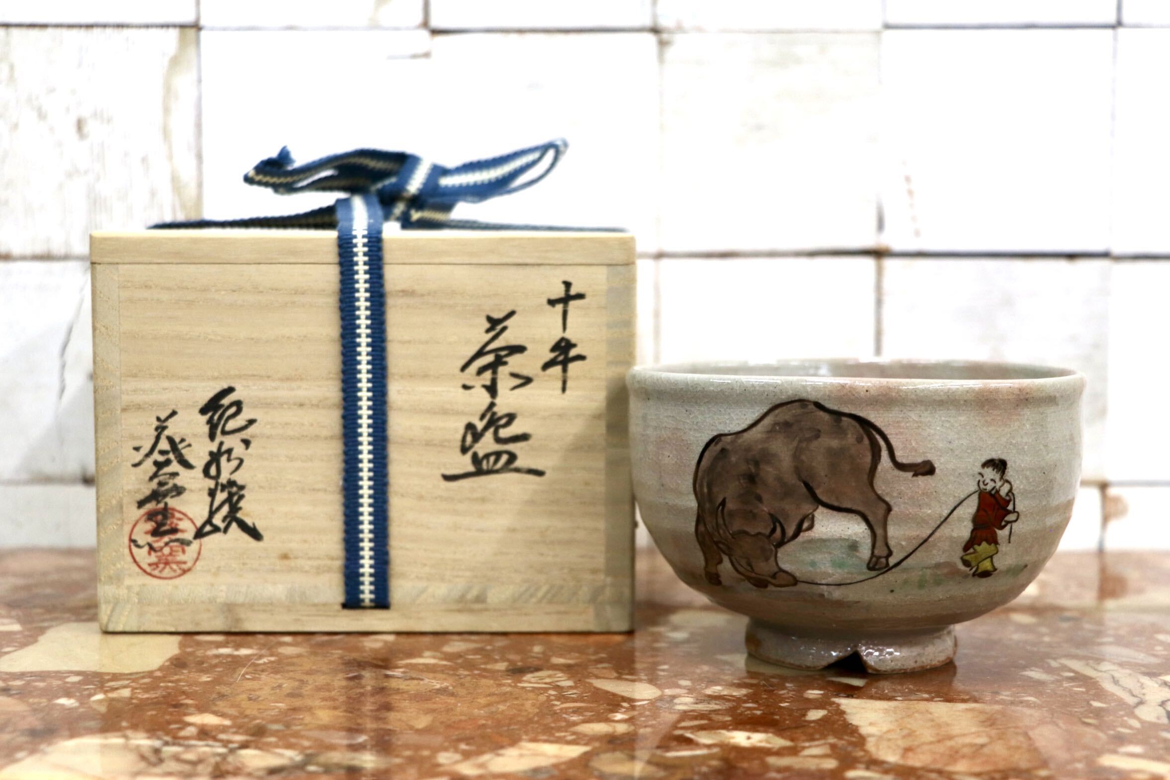 GMJK371H〇紀州焼 葵窯 二代 寒川栖豊 十牛茶碗 牛図 茶道具 抹茶碗 茶陶 作家物 共箱 窯印 栞