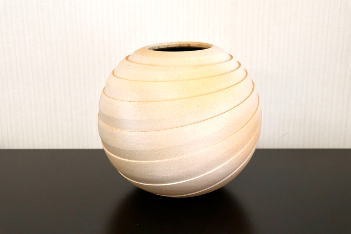 GMJK374Q○信楽焼 兼山窯 斜線彫丸花瓶 花器 飾り壺 置物 インテリア オブジェ 伝統工芸 陶器 和モダン