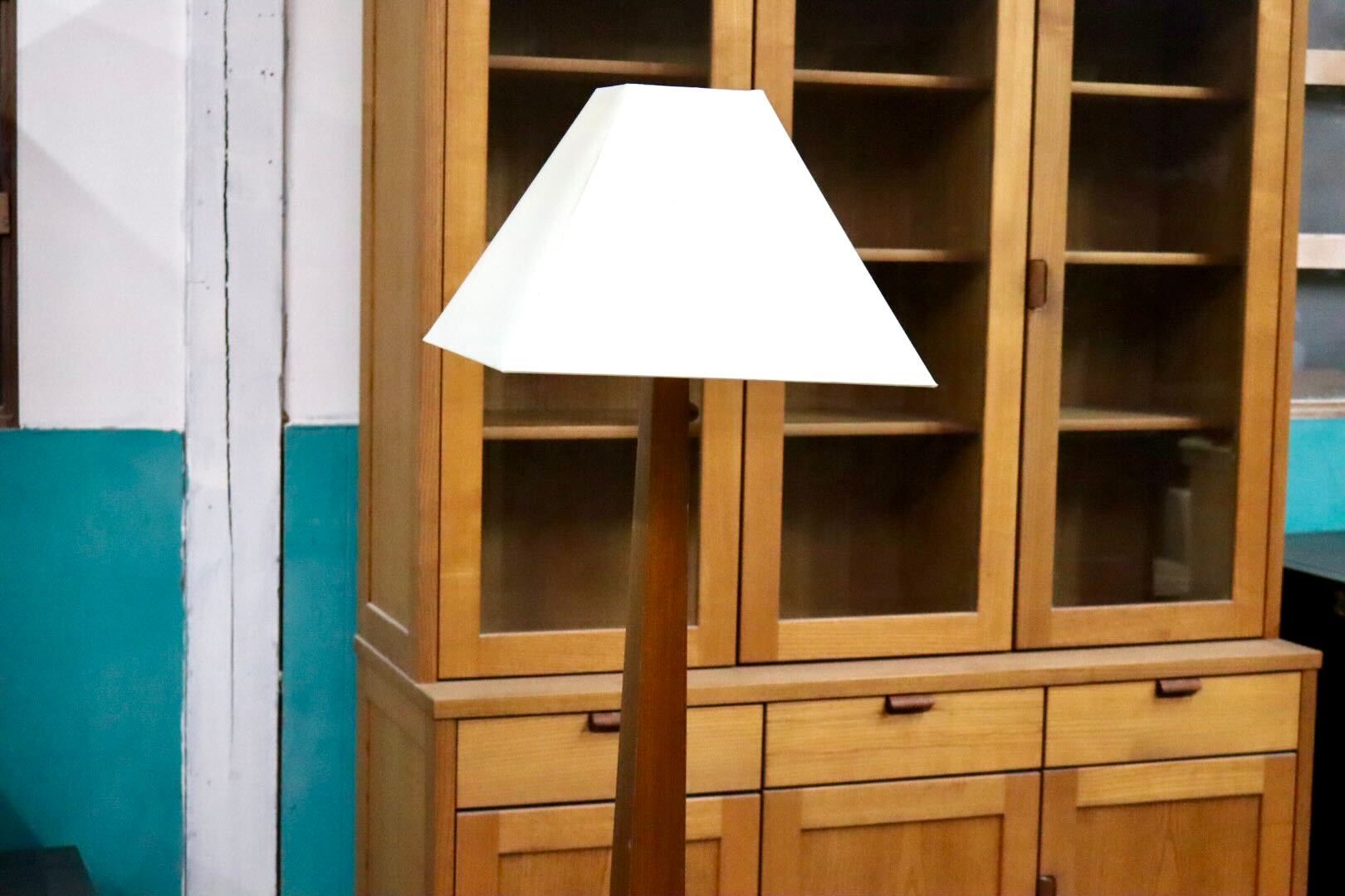 GMIS378○ヤマギワ / yamagiwa AUBE フロアスタンドライト 床置き照明 フロアランプ 木製 モダン クラシック 国産家具