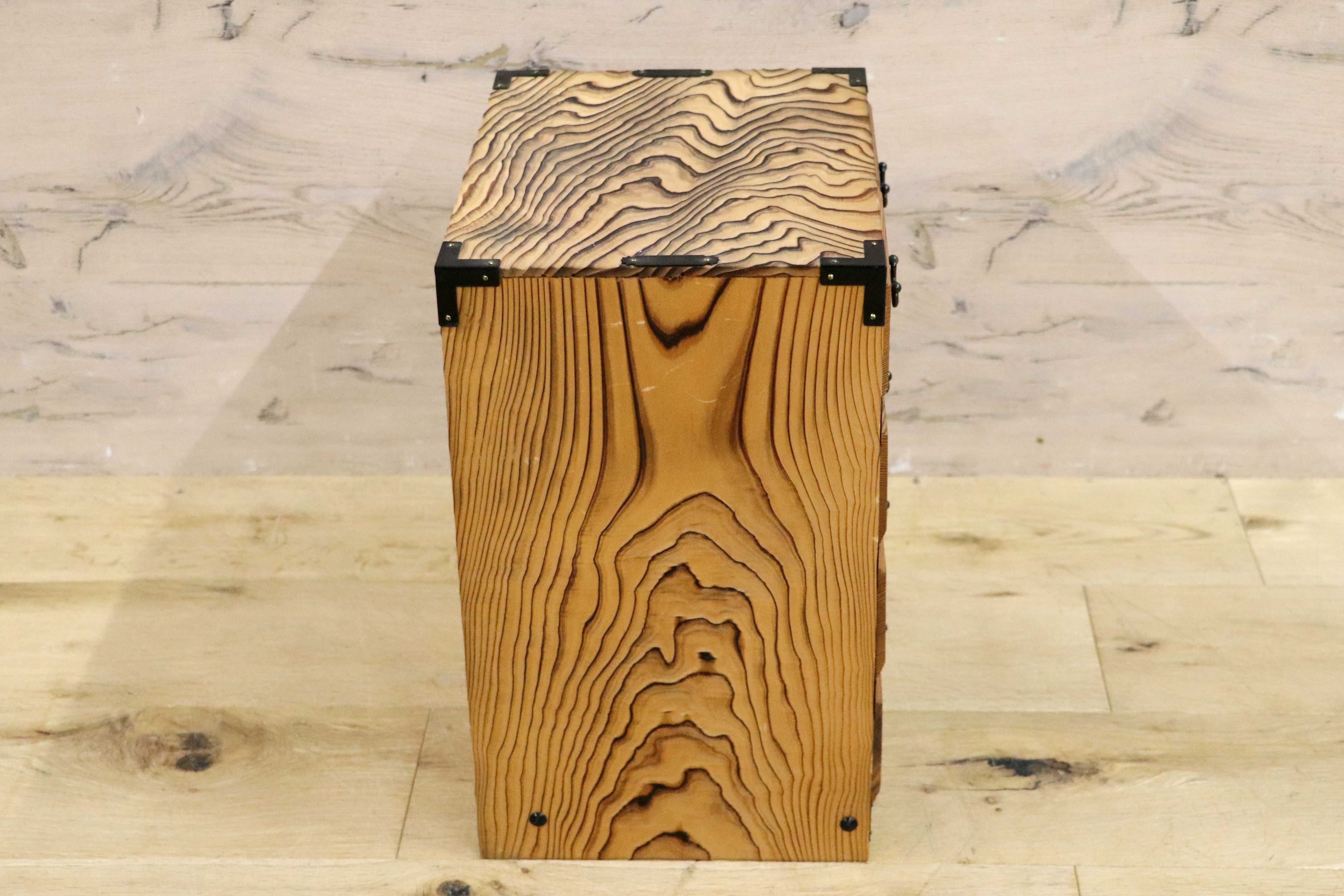 GMIH311B○昭和レトロ 和モダン アンティーク 和風 和家具 焼杉 小箪笥 小引き出し 小物入れ 収納箱 針箱 薬箱 チェスト 木製 4段 美品