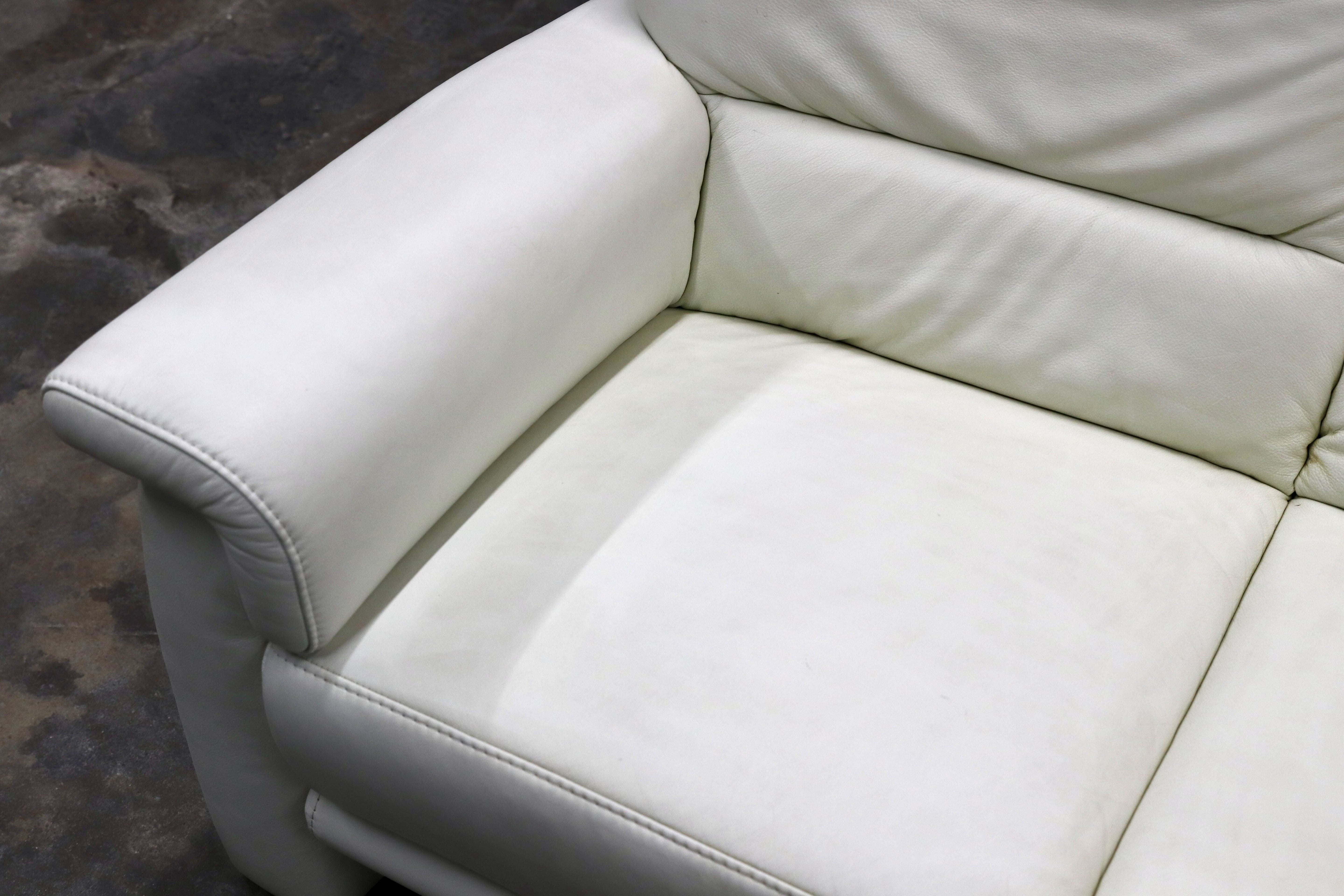 GMIH500B○himolla / ヒモラ ベルク 2人掛けソファ ラブソファ ホワイト 総革 ドイツ IDC大塚家具 約30万.