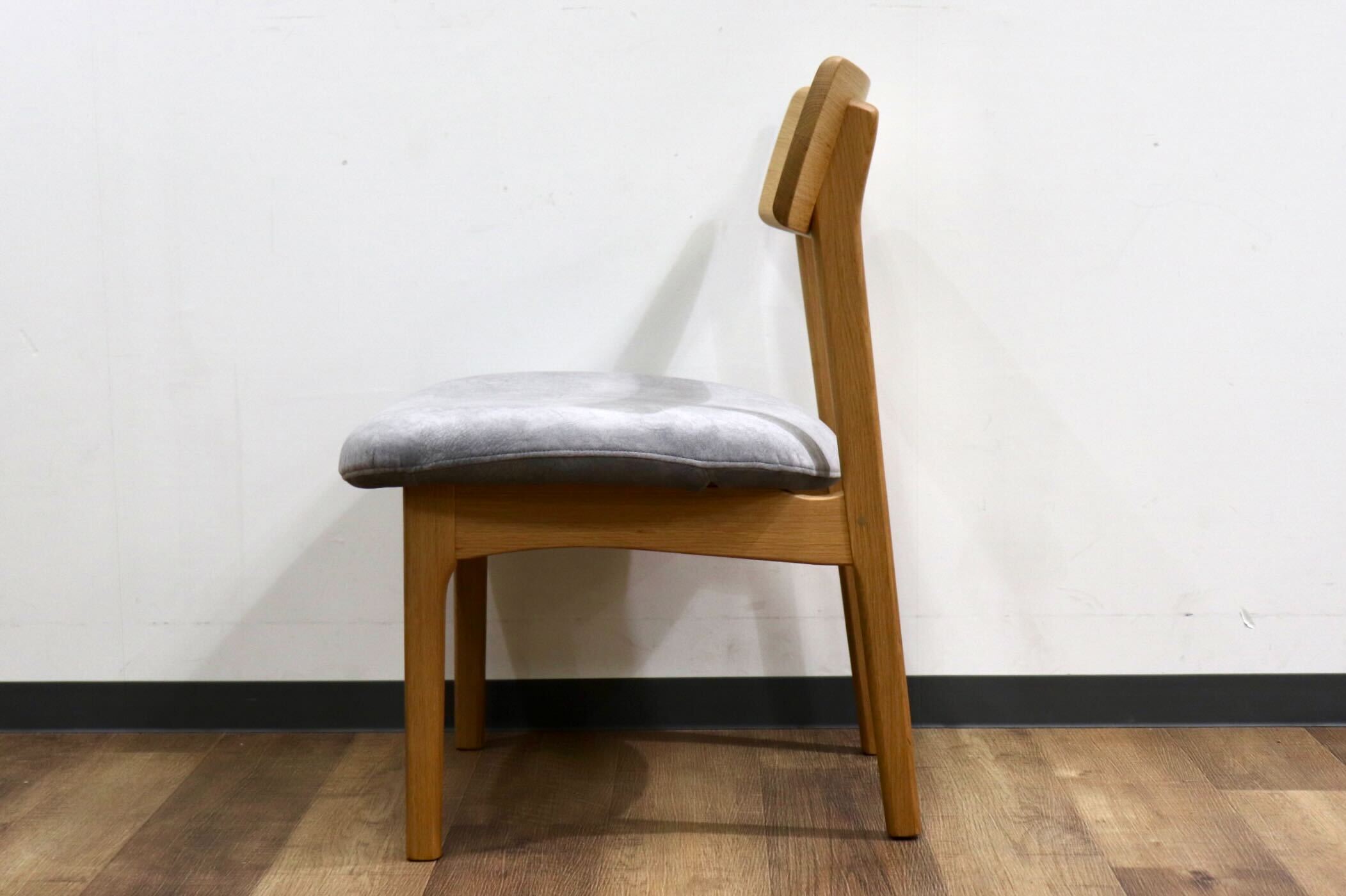 GMHK861A○イバタインテリア / ibata ダイニングチェア スウェード調ファブリック オーク材 北欧スタイル モダン 飛騨家具 展示品