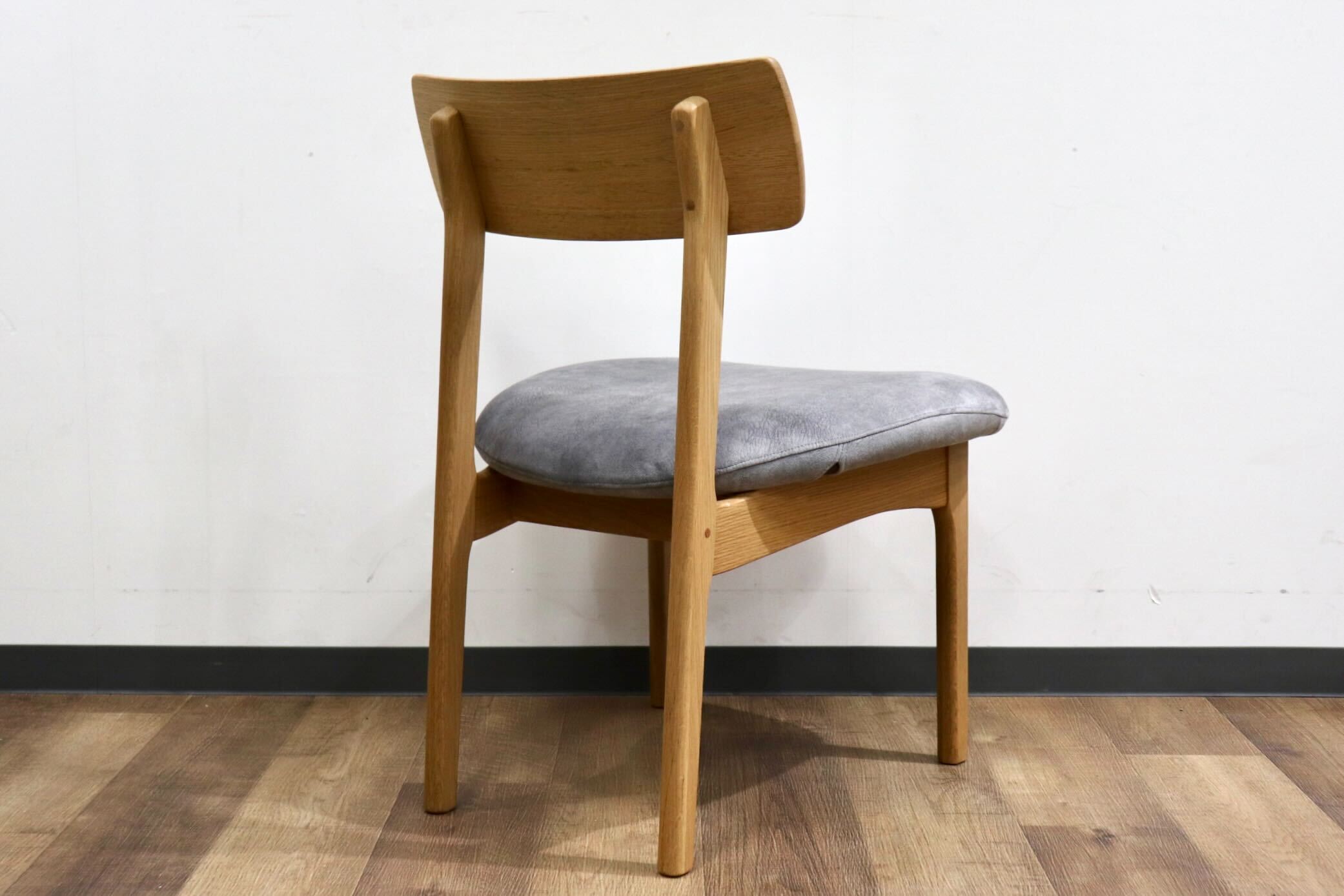 GMHK861A○イバタインテリア / ibata ダイニングチェア スウェード調ファブリック オーク材 北欧スタイル モダン 飛騨家具 展示品