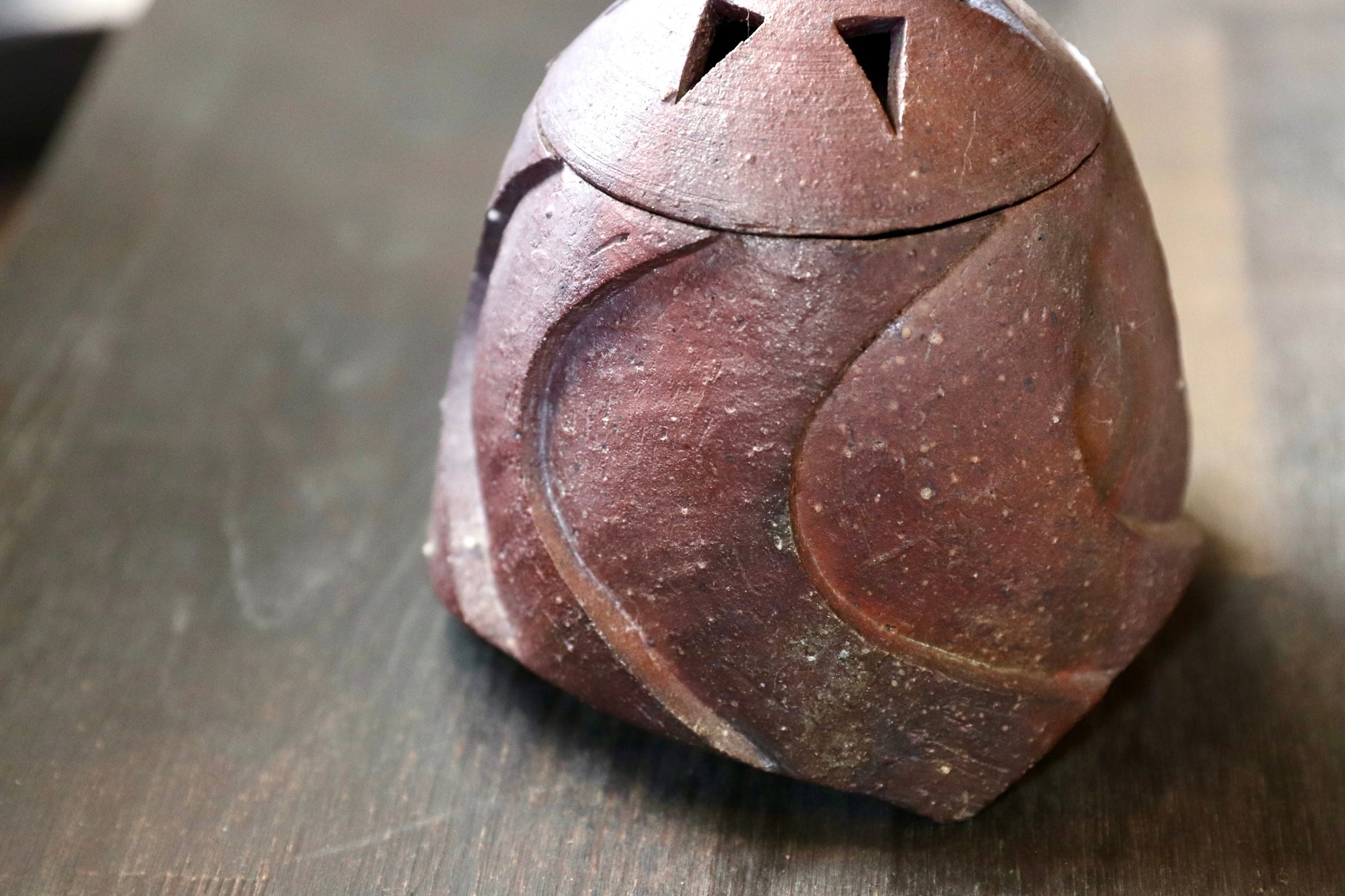 GMJI12○悟窯 市野哲次 丹波焼 焼締 香炉 蓋物 透かし彫り 線文 茶道具 香道具 作家物 和モダン