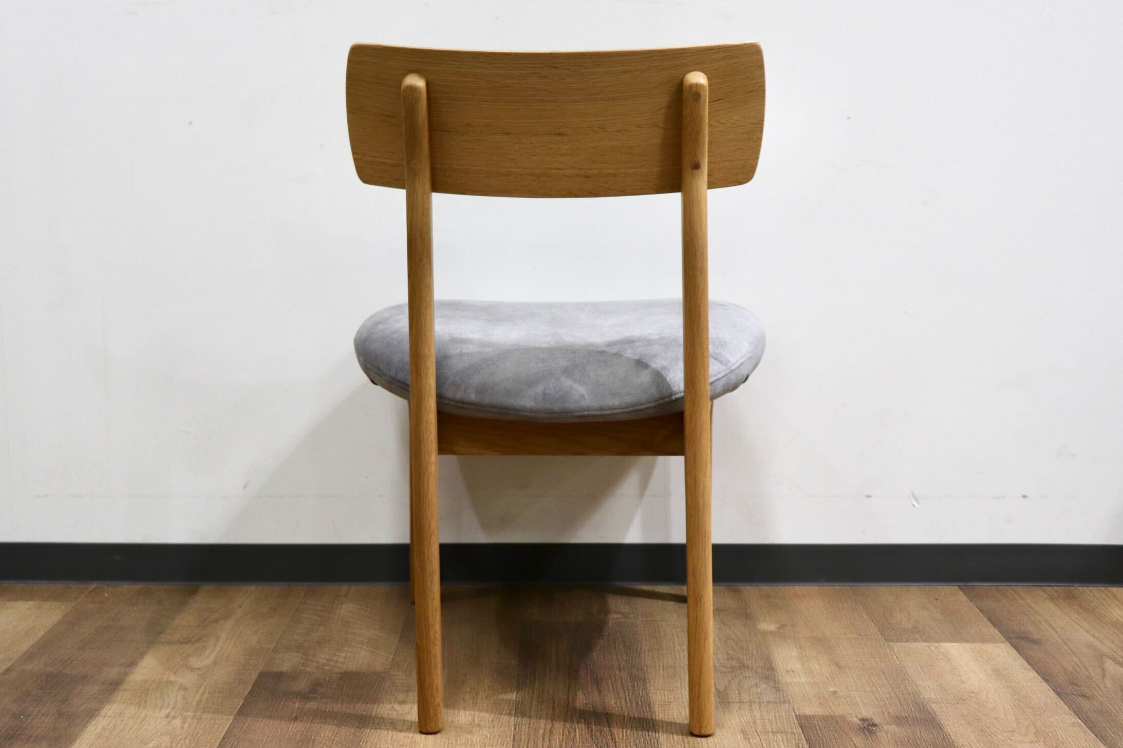 GMHK861A○イバタインテリア / ibata ダイニングチェア スウェード調ファブリック オーク材 北欧スタイル モダン 飛騨家具 展示品