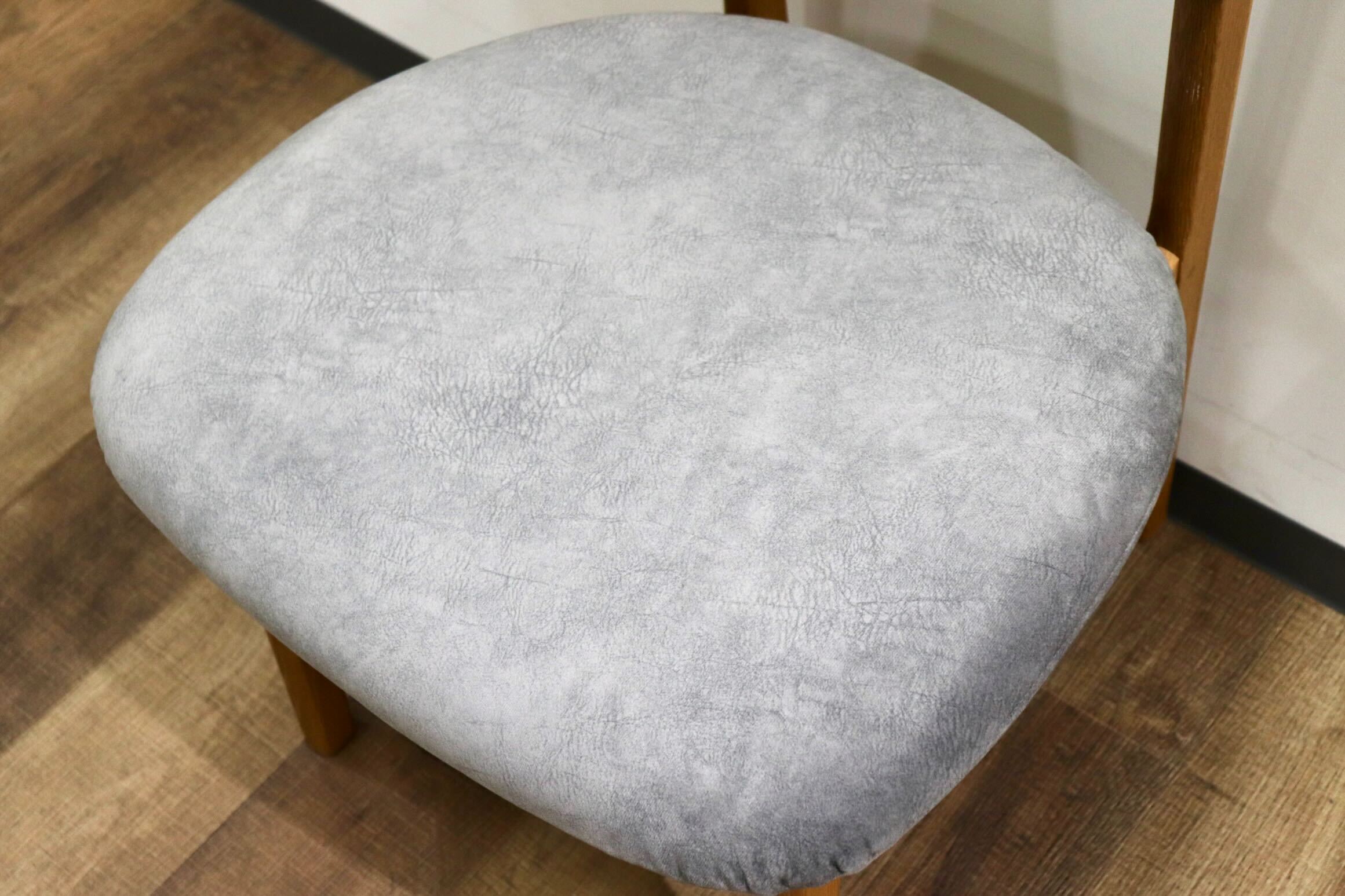 GMHK861B○イバタインテリア / ibata ダイニングチェア スウェード調ファブリック オーク材 北欧スタイル モダン 飛騨家具 展示品