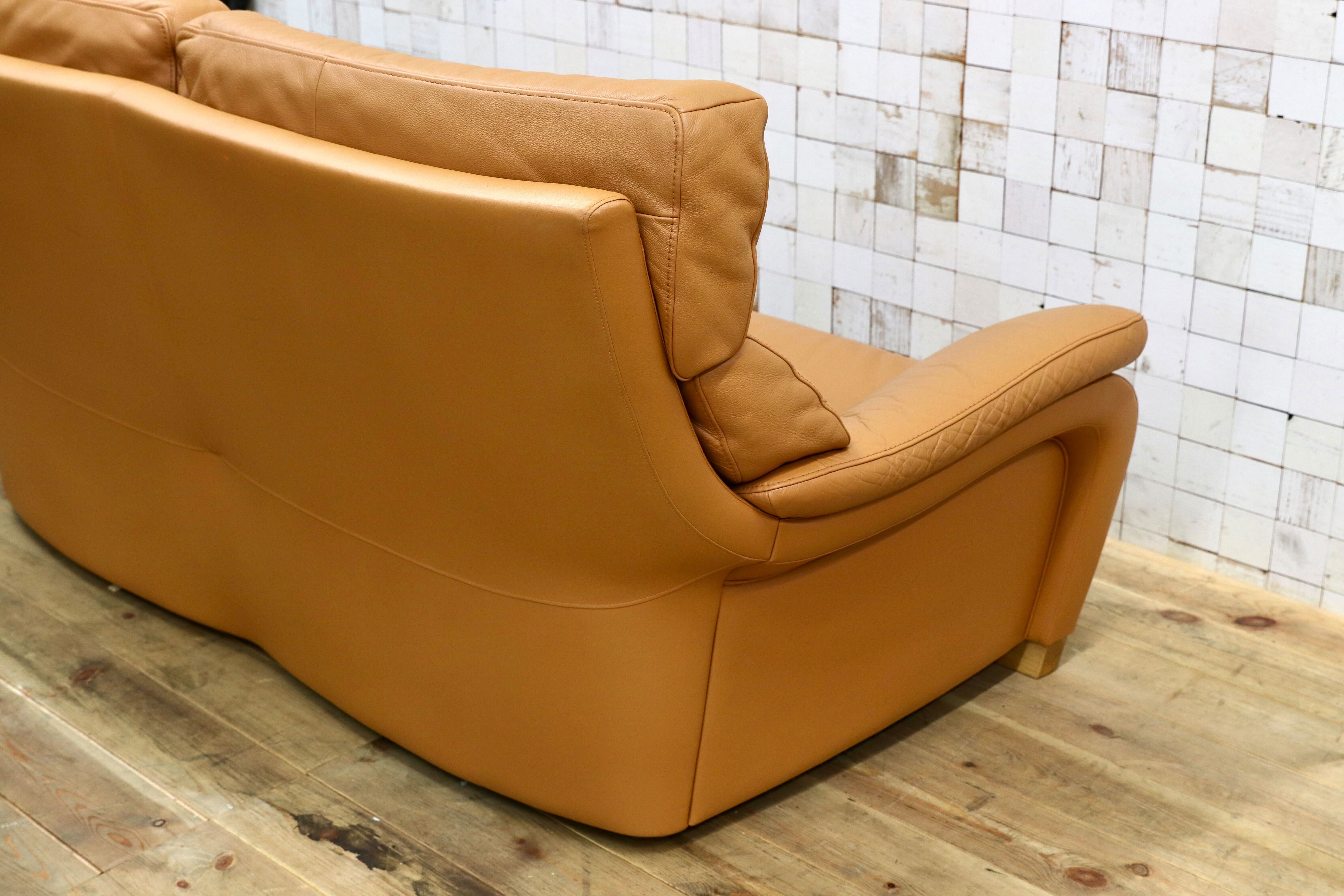 GMIH484○karimoku / カリモク 2.5人掛けソファ ラブソファ 本革 レザー キャメル 国産家具 長椅子 定価約33.6万