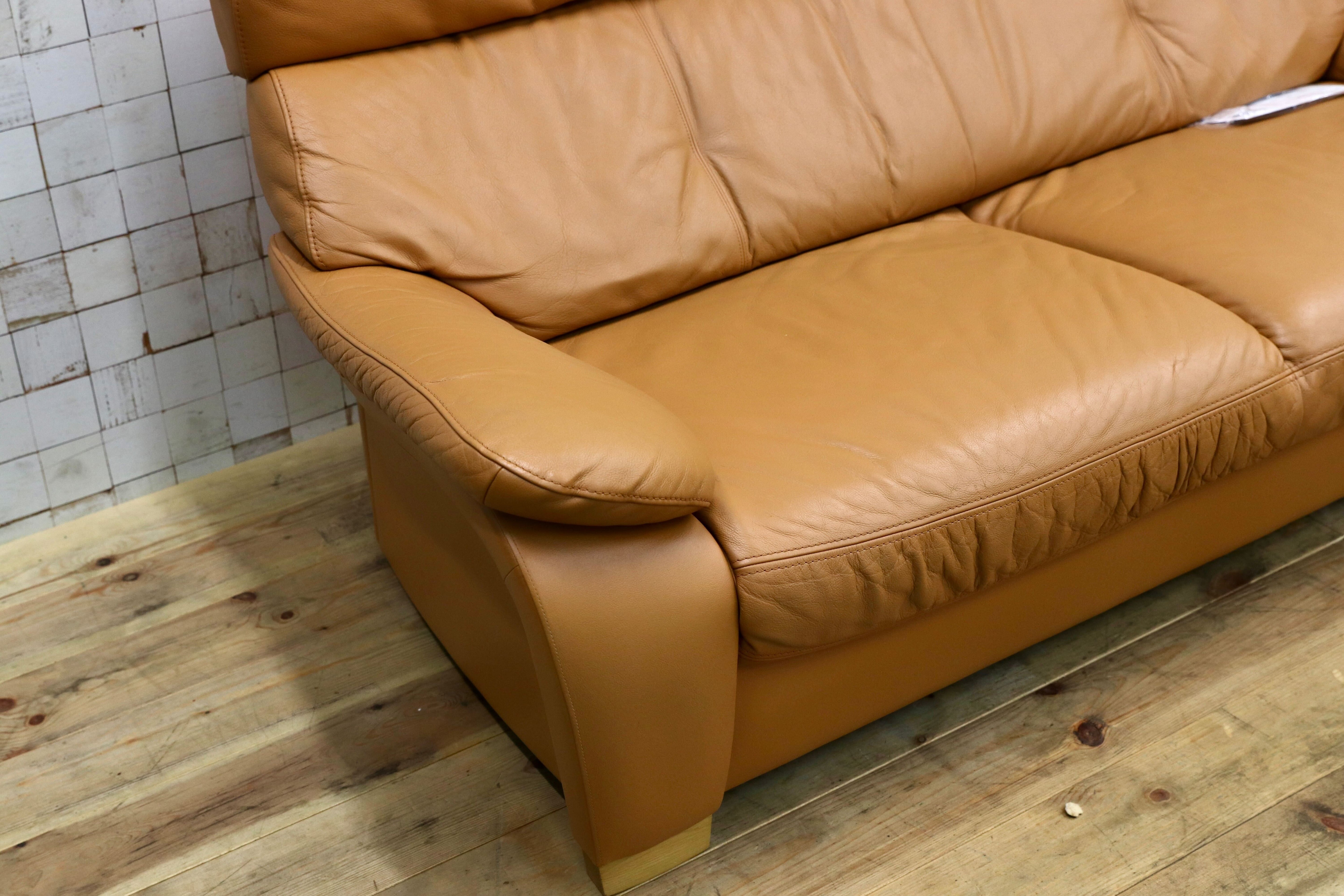 GMIH484○karimoku / カリモク 2.5人掛けソファ ラブソファ 本革 レザー キャメル 国産家具 長椅子 定価約33.6万