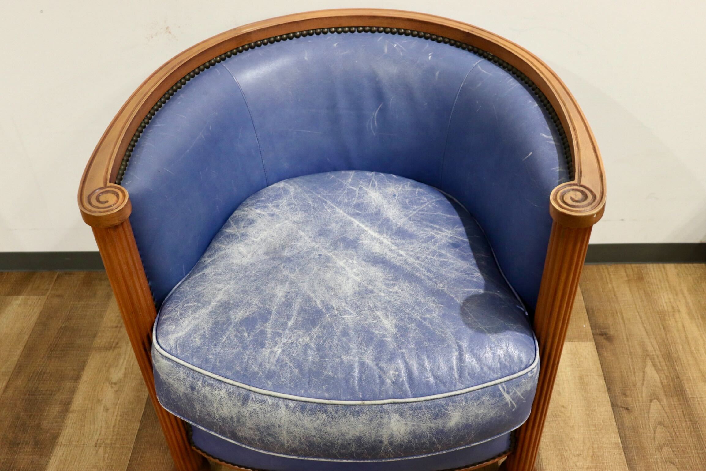 GMHN276A○西洋 フランス アンティーク 1人掛けソファ シングルソファ アームチェア 本革 鋲打ち ヨーロピアン クラシック ヴィンテージ