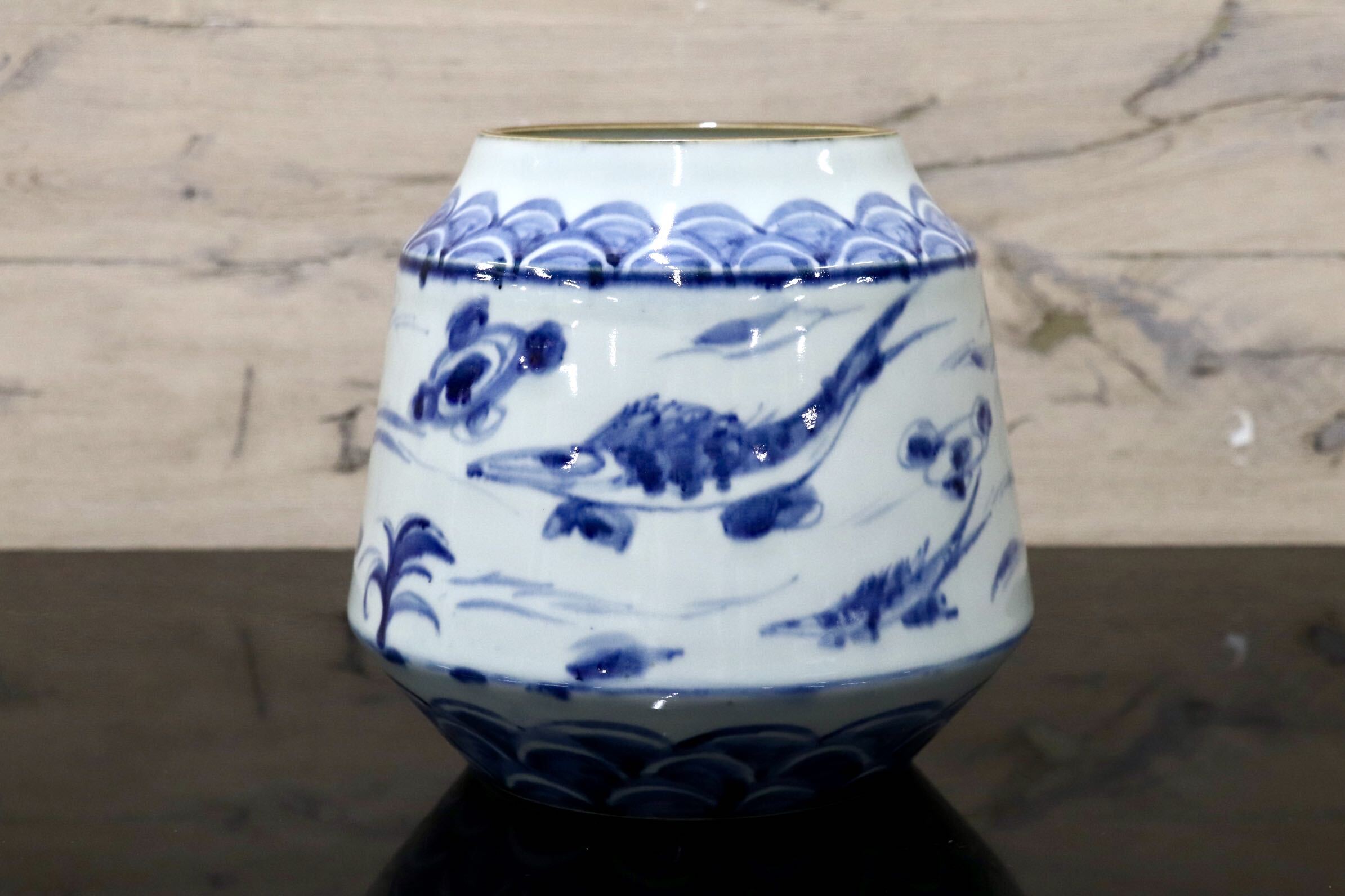 GMJK374X◯染付魚藻文花瓶 算盤玉形花瓶 青華魚藻図 花入 花生 一輪挿し 小壺 置物 インテリア 陶器 角福銘 和モダン