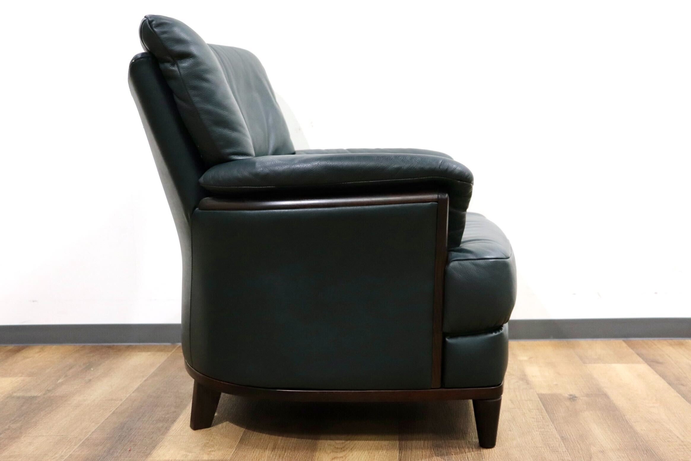 GMHN264B○karimoku / カリモク ZU2000 1人掛けソファ シングルソファ ラウンジチェア アームチェア 本革 ダークグリーン モダン 国産家具