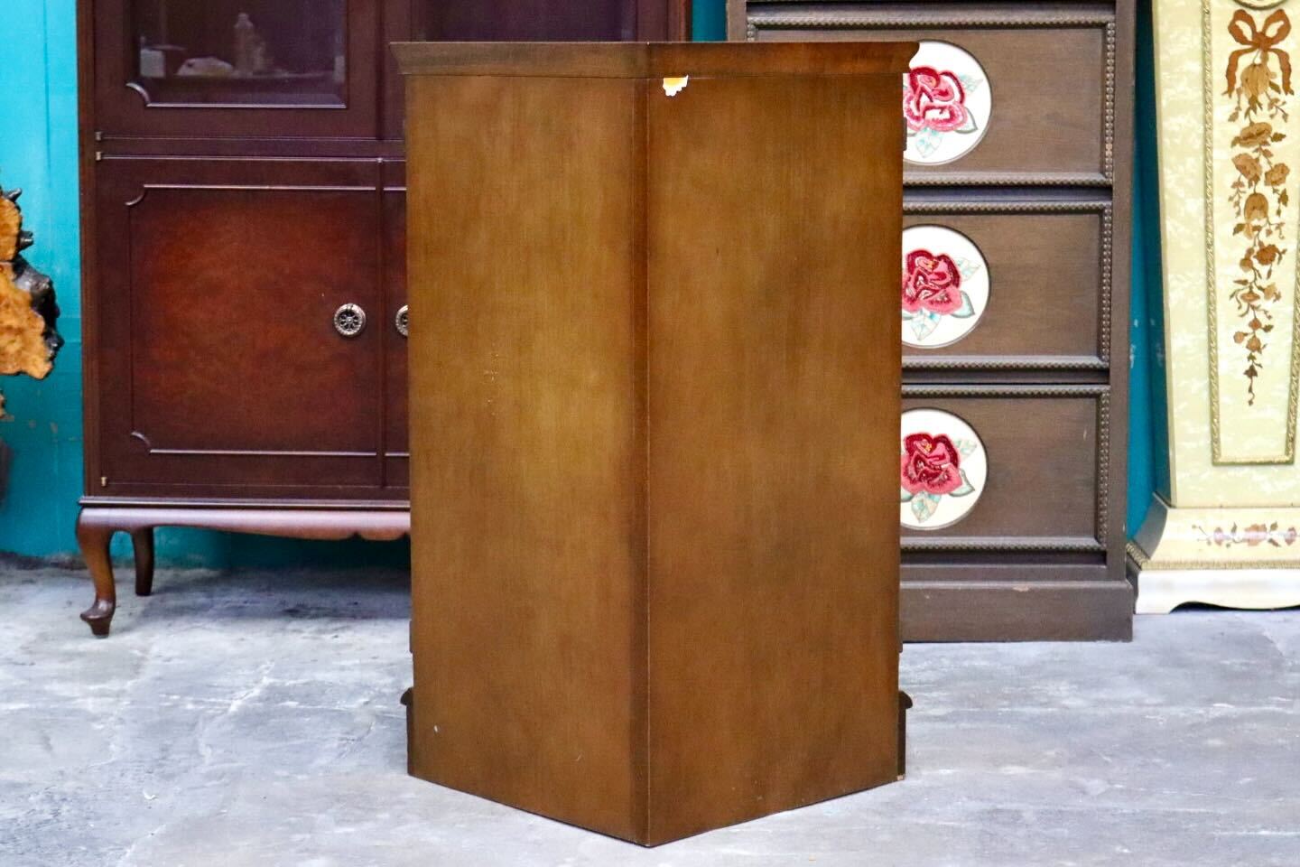 GMIH364B○karimoku / カリモク コーナーラック 飾り棚 サイドキャビネット 花台 収納家具 楢材 カントリー モダン 国産家具