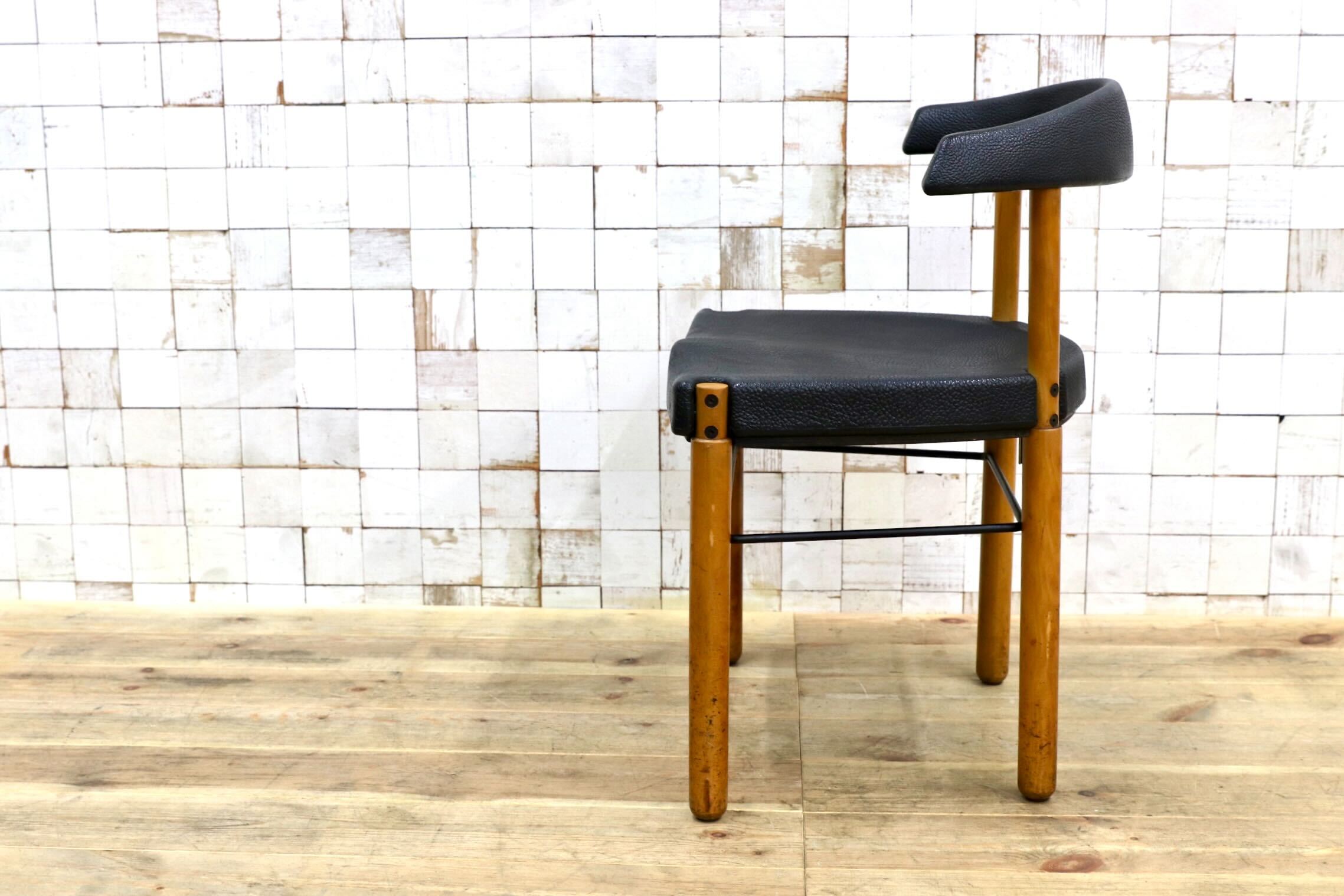 GMIN7L〇Cassina / カッシーナ レオナルドチェア ダイニングチェア Strassle collection社 スイス 椅子 ブラック 北欧スタイル