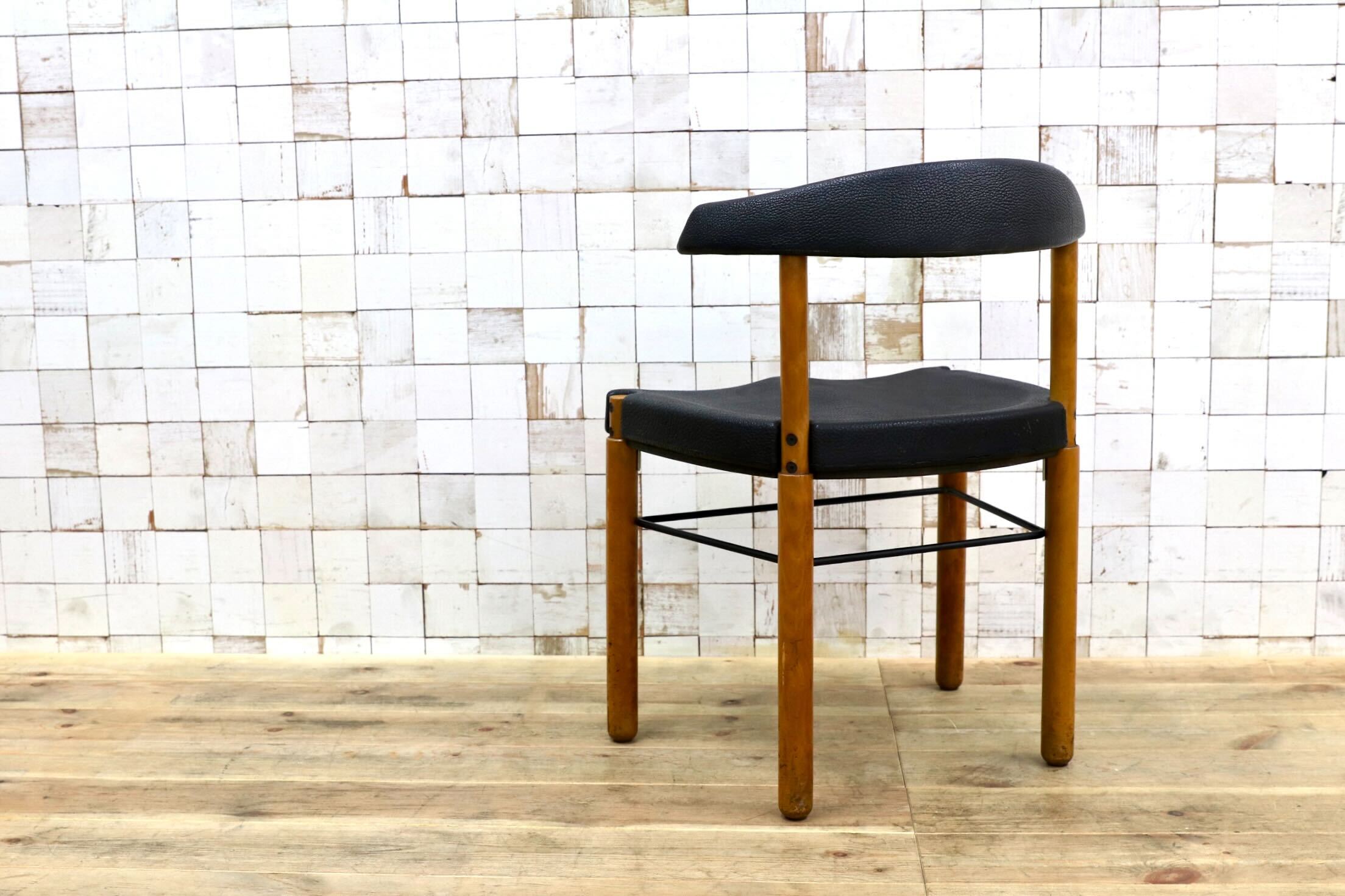GMIN7L〇Cassina / カッシーナ レオナルドチェア ダイニングチェア Strassle collection社 スイス 椅子 ブラック 北欧スタイル