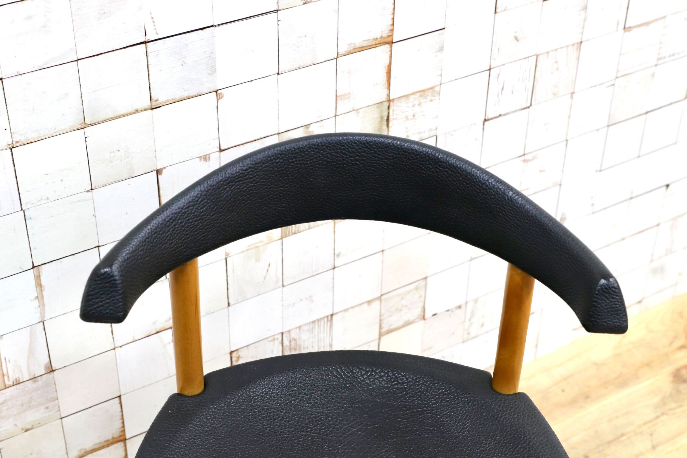 GMIN7L〇Cassina / カッシーナ レオナルドチェア ダイニングチェア Strassle collection社 スイス 椅子 ブラック 北欧スタイル