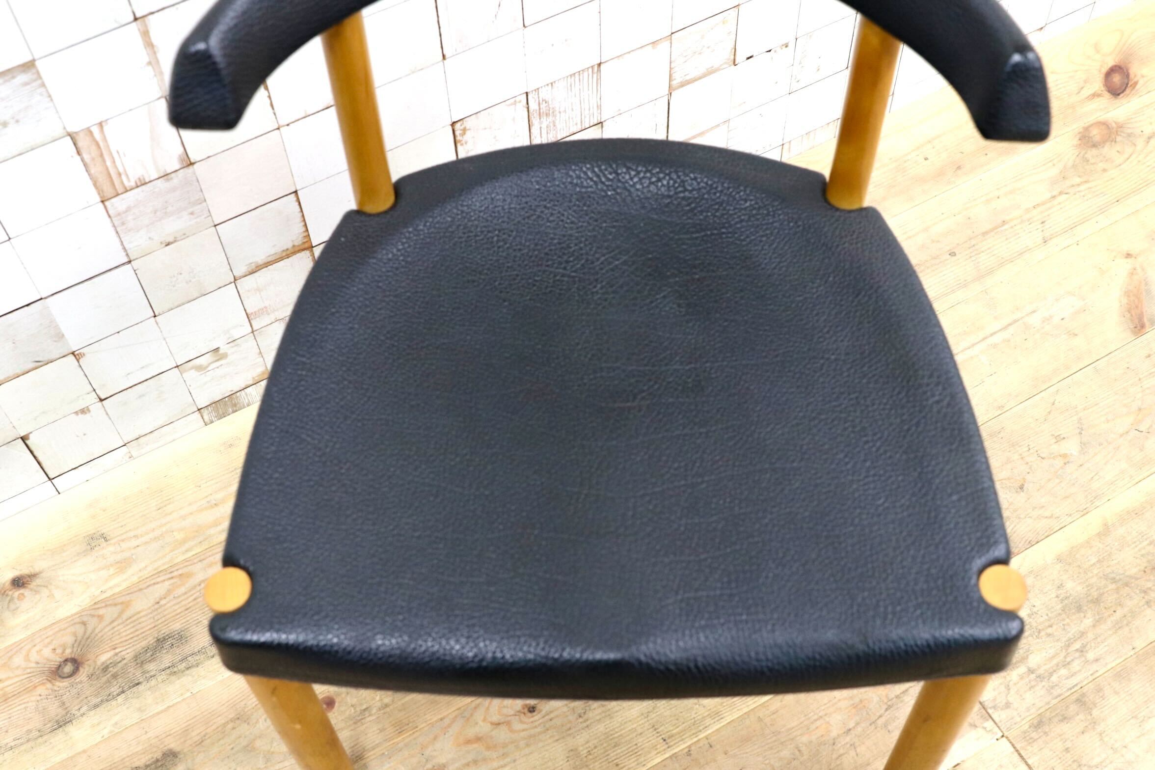 GMIN7L〇Cassina / カッシーナ レオナルドチェア ダイニングチェア Strassle collection社 スイス 椅子 ブラック 北欧スタイル