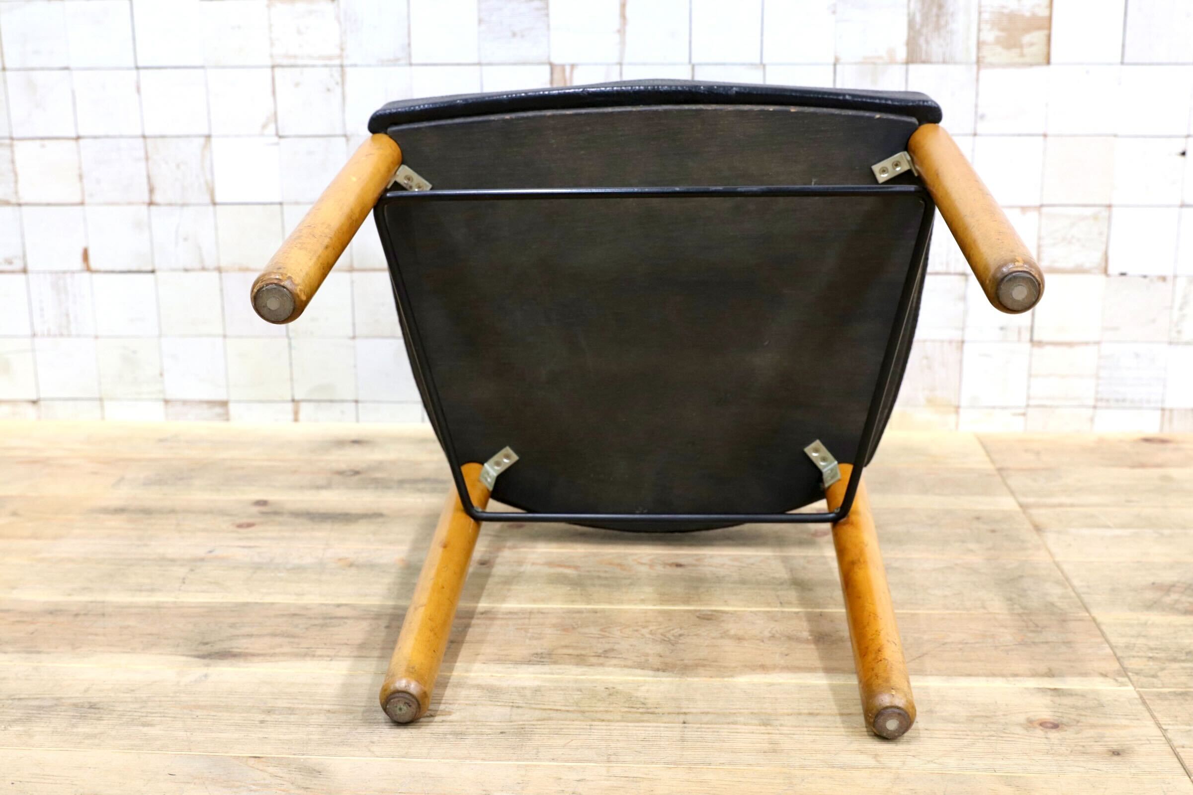GMIN7L〇Cassina / カッシーナ レオナルドチェア ダイニングチェア Strassle collection社 スイス 椅子 ブラック 北欧スタイル