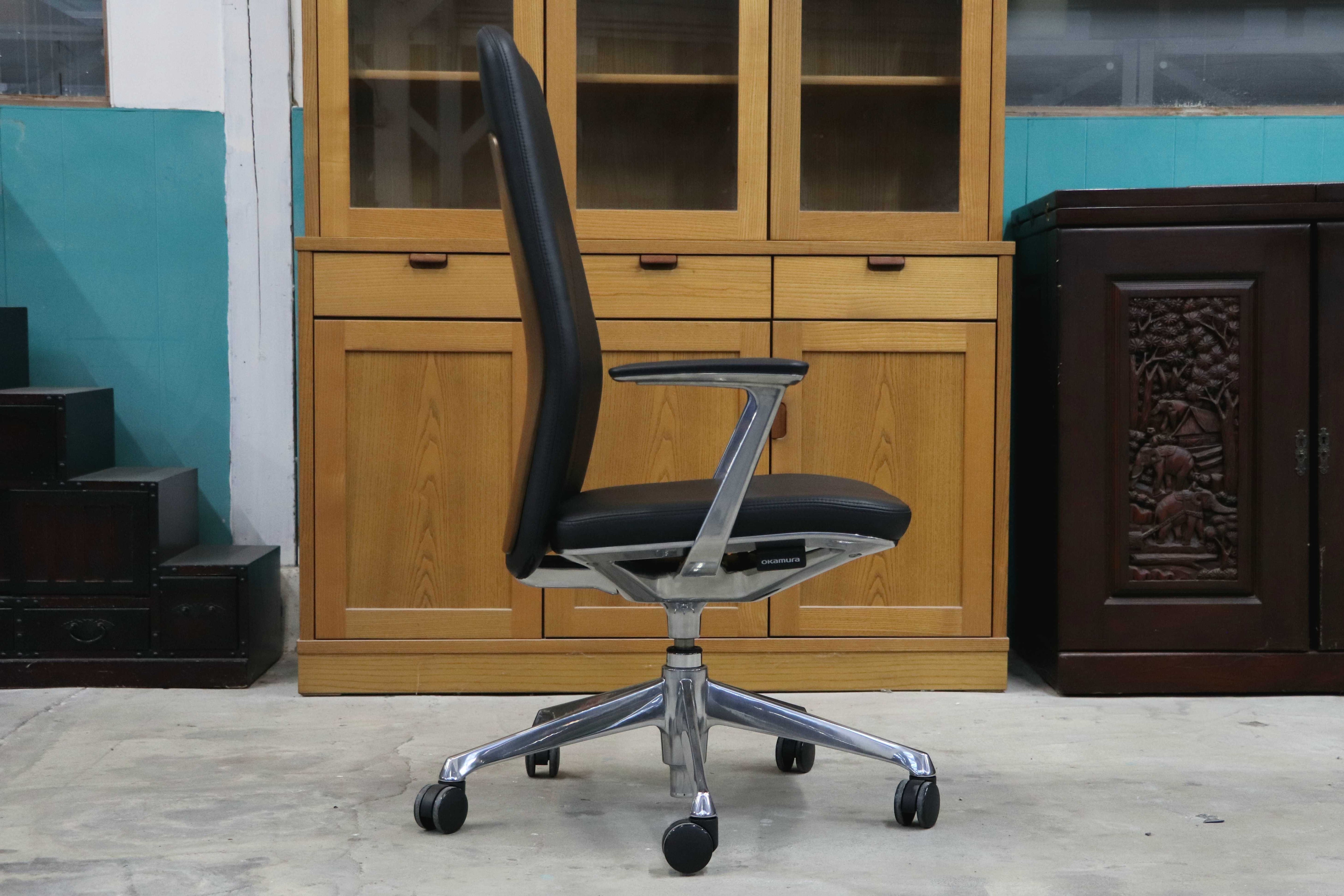 GMIK678F○okamura / オカムラ CRAFTIE クラフティー デスクチェア オフィスチェア アームチェア 本革 ウォールナット 定価約38万 展示品