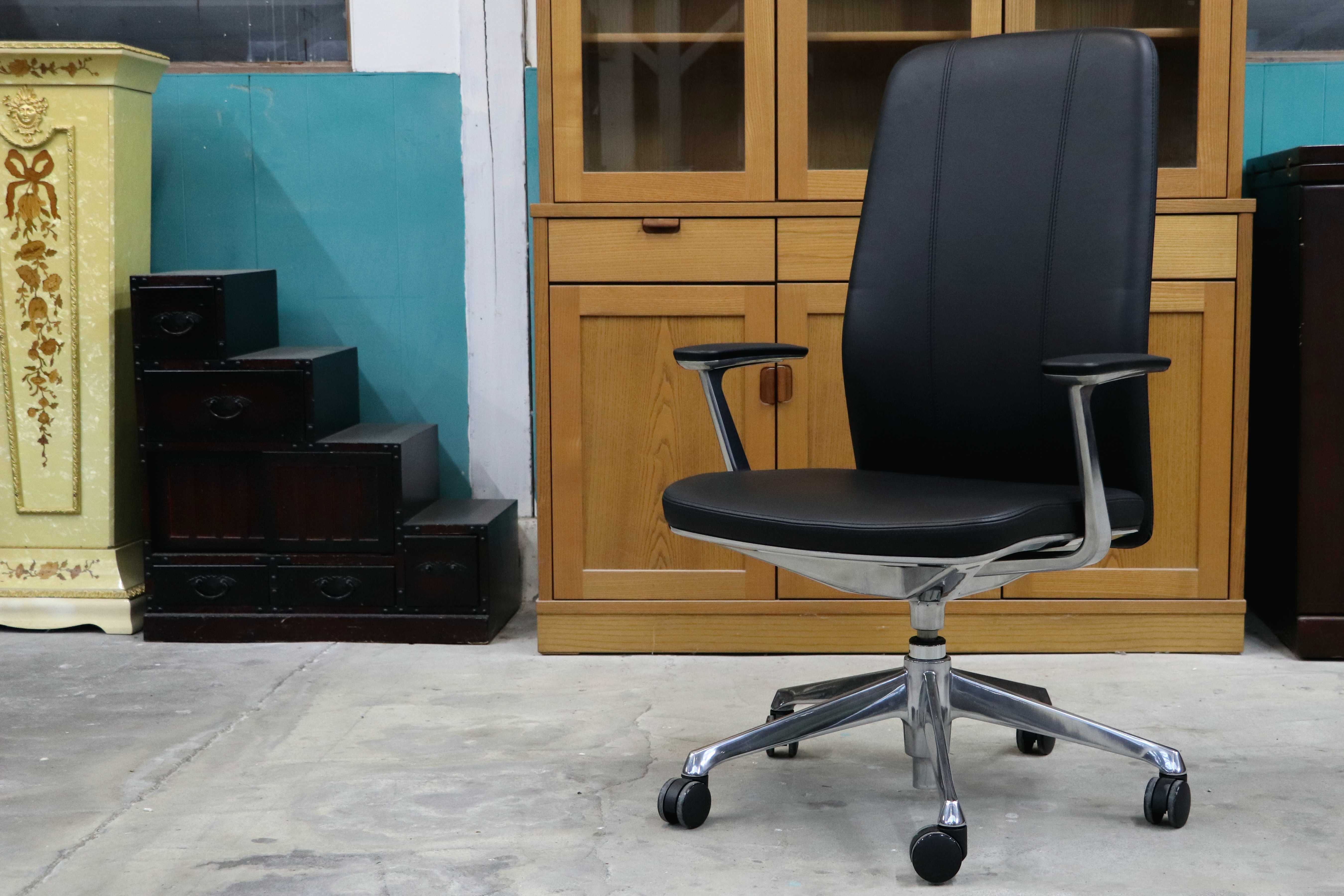 GMIK678F○okamura / オカムラ CRAFTIE クラフティー デスクチェア オフィスチェア アームチェア 本革 ウォールナット 定価約38万 展示品