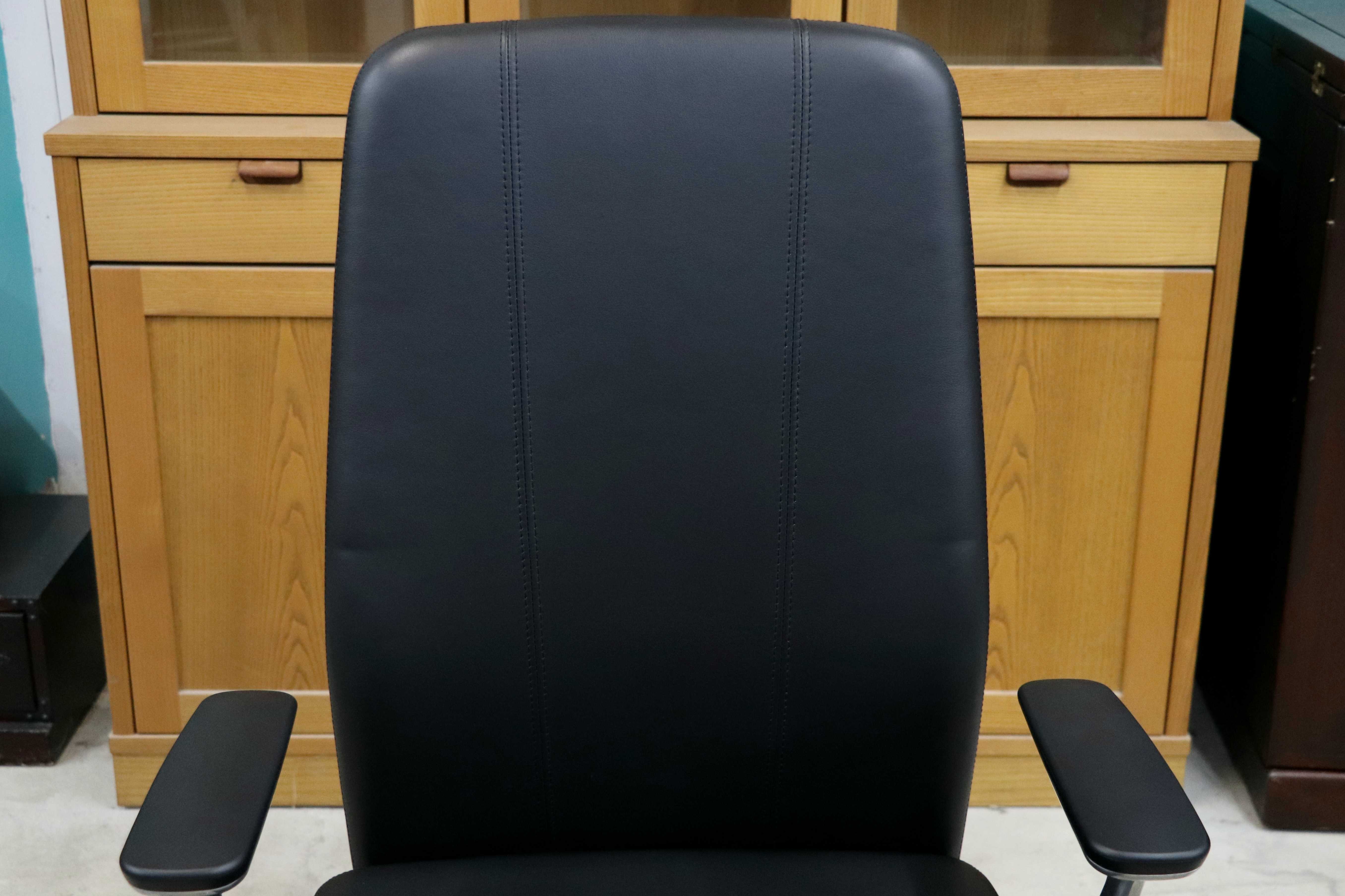 GMIK678F○okamura / オカムラ CRAFTIE クラフティー デスクチェア オフィスチェア アームチェア 本革 ウォールナット 定価約38万 展示品