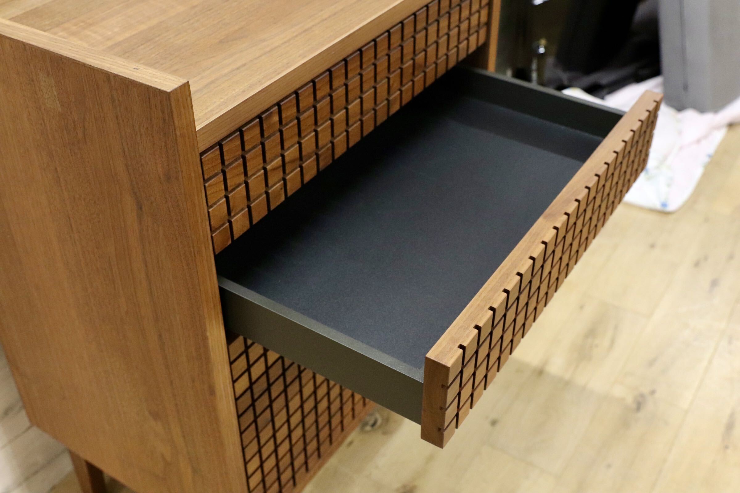 GMJH324○LEGNATEC / レグナテック CLASSE Grand グラン 65ドロワー ウォールナット チェスト キャビネット 国産家具 定価約18.15万 展示品