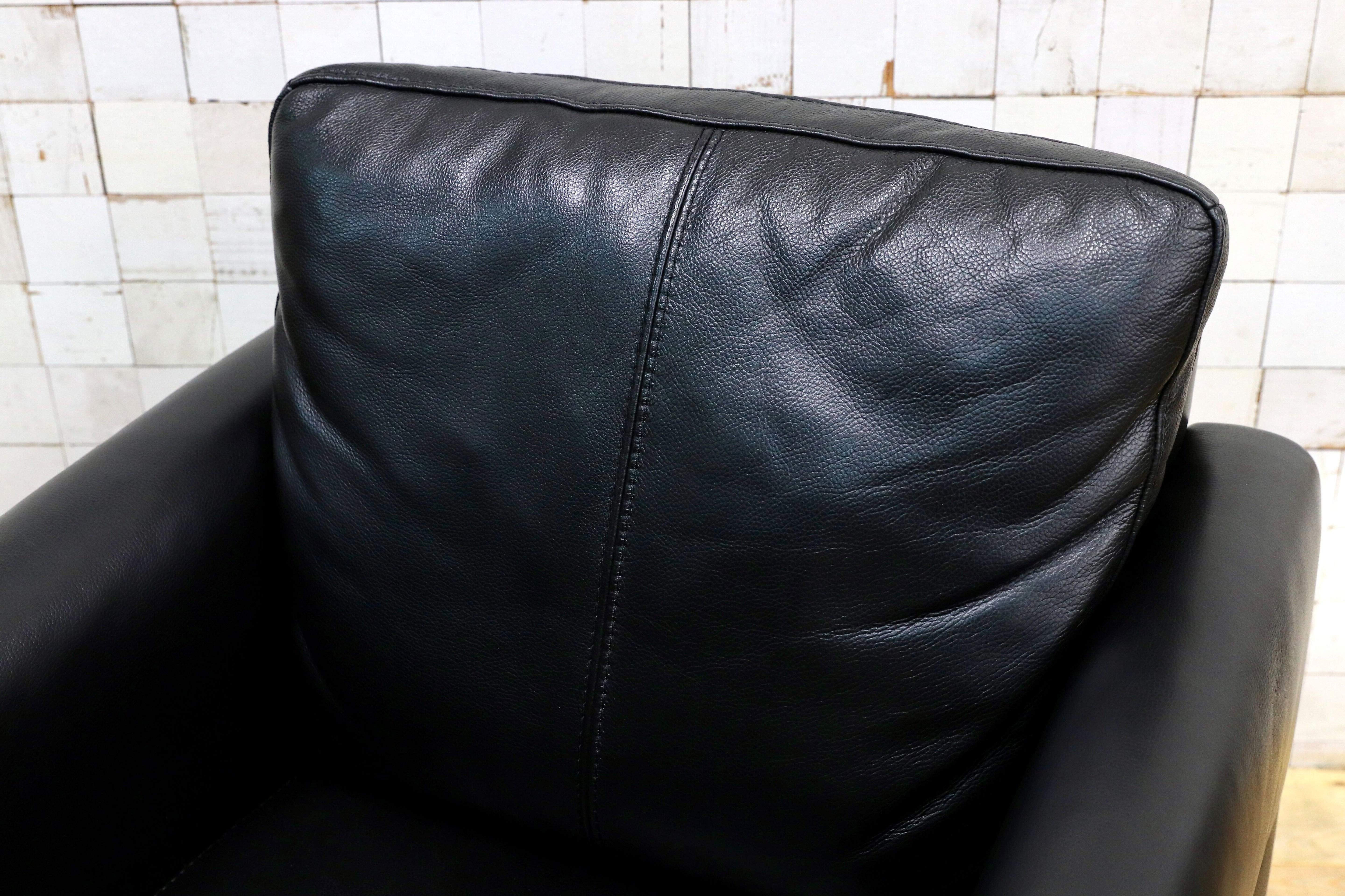 GMIK541○IDC大塚家具 アームチェア「L/S 58N（エルエス58）」革#J-023Cブラック色 1人掛けソファ シングルソファ 24年製 定価約15.2万