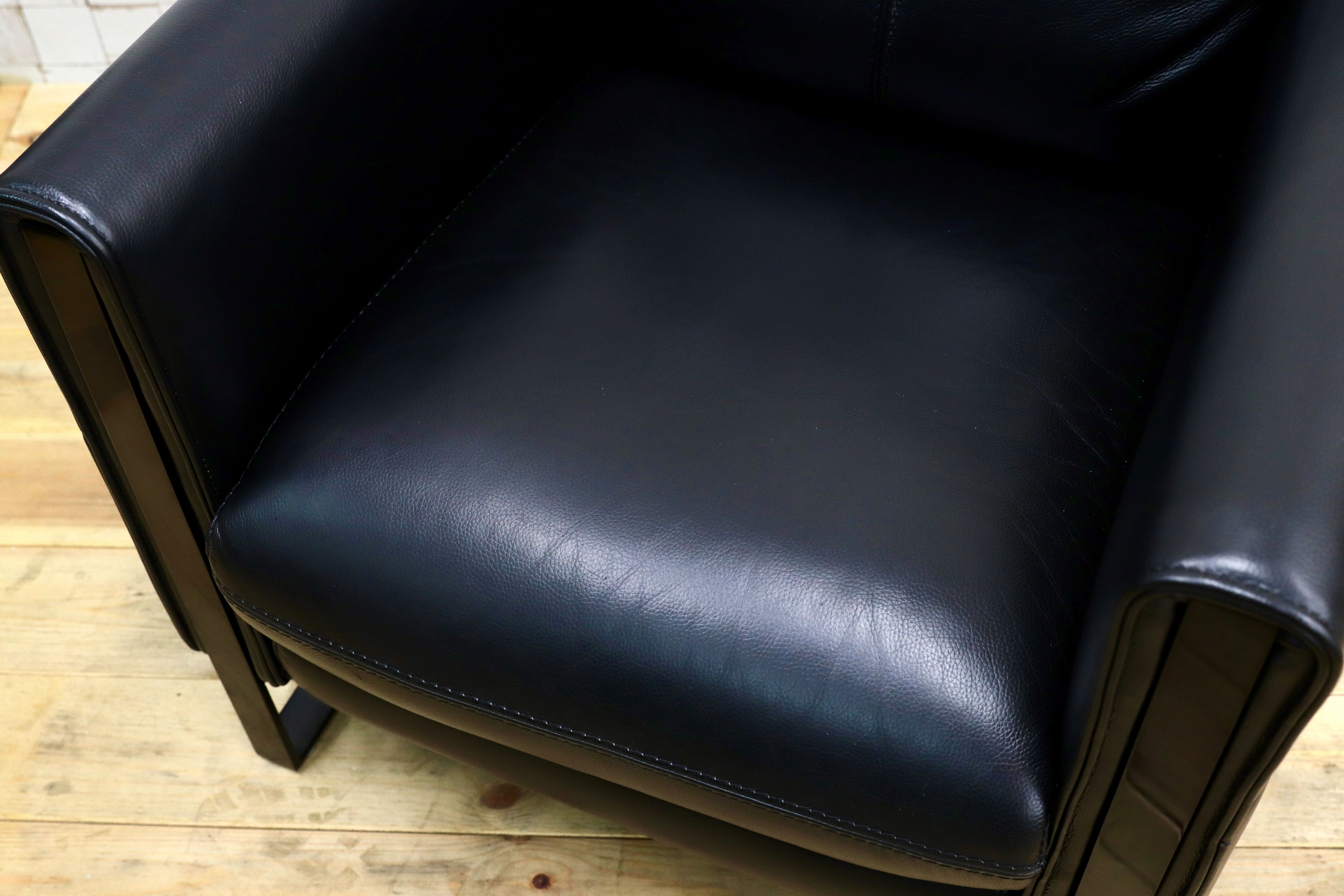 GMIK541○IDC大塚家具 アームチェア「L/S 58N（エルエス58）」革#J-023Cブラック色 1人掛けソファ シングルソファ 24年製 定価約15.2万