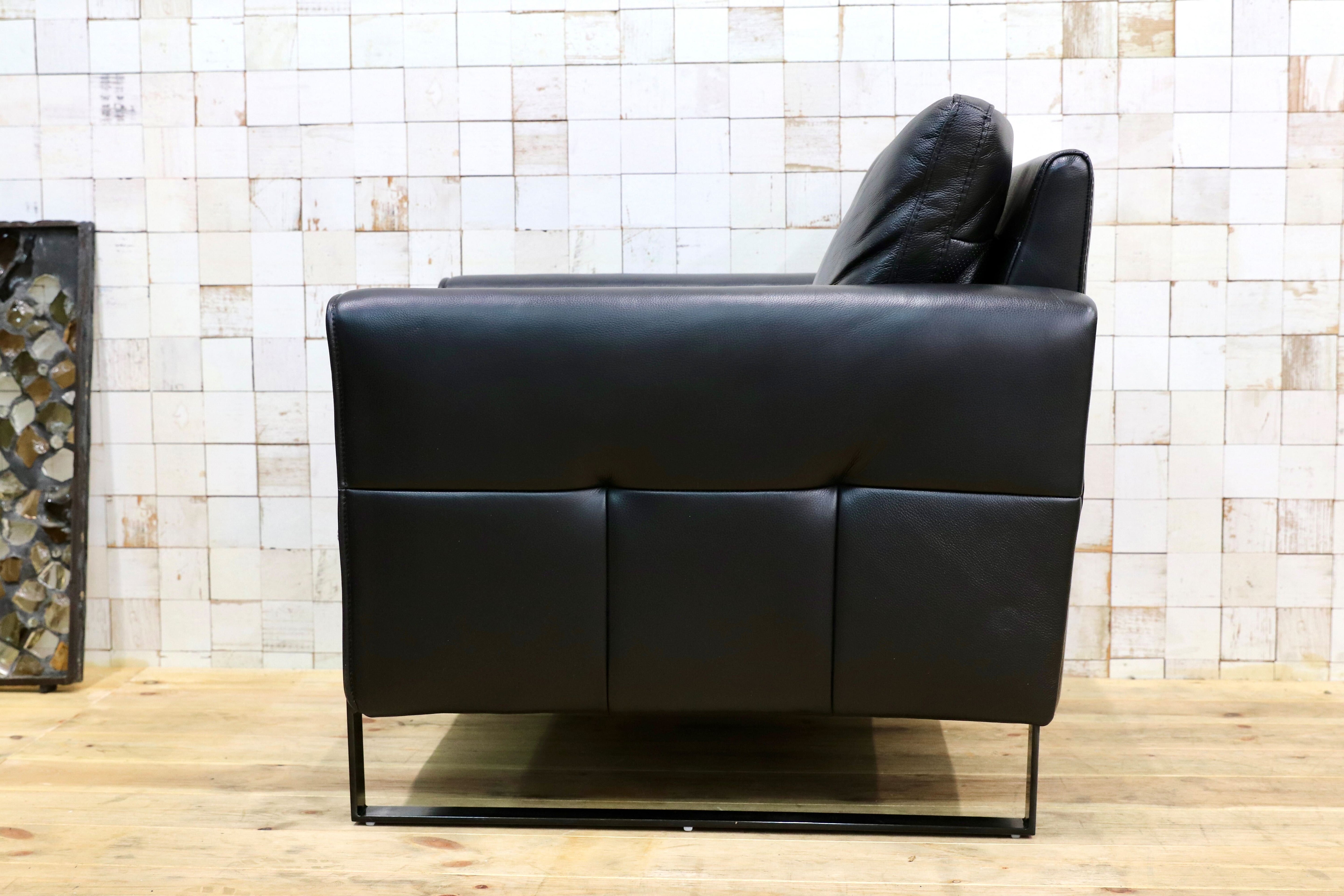 GMIK541○IDC大塚家具 アームチェア「L/S 58N（エルエス58）」革#J-023Cブラック色 1人掛けソファ シングルソファ 24年製 定価約15.2万