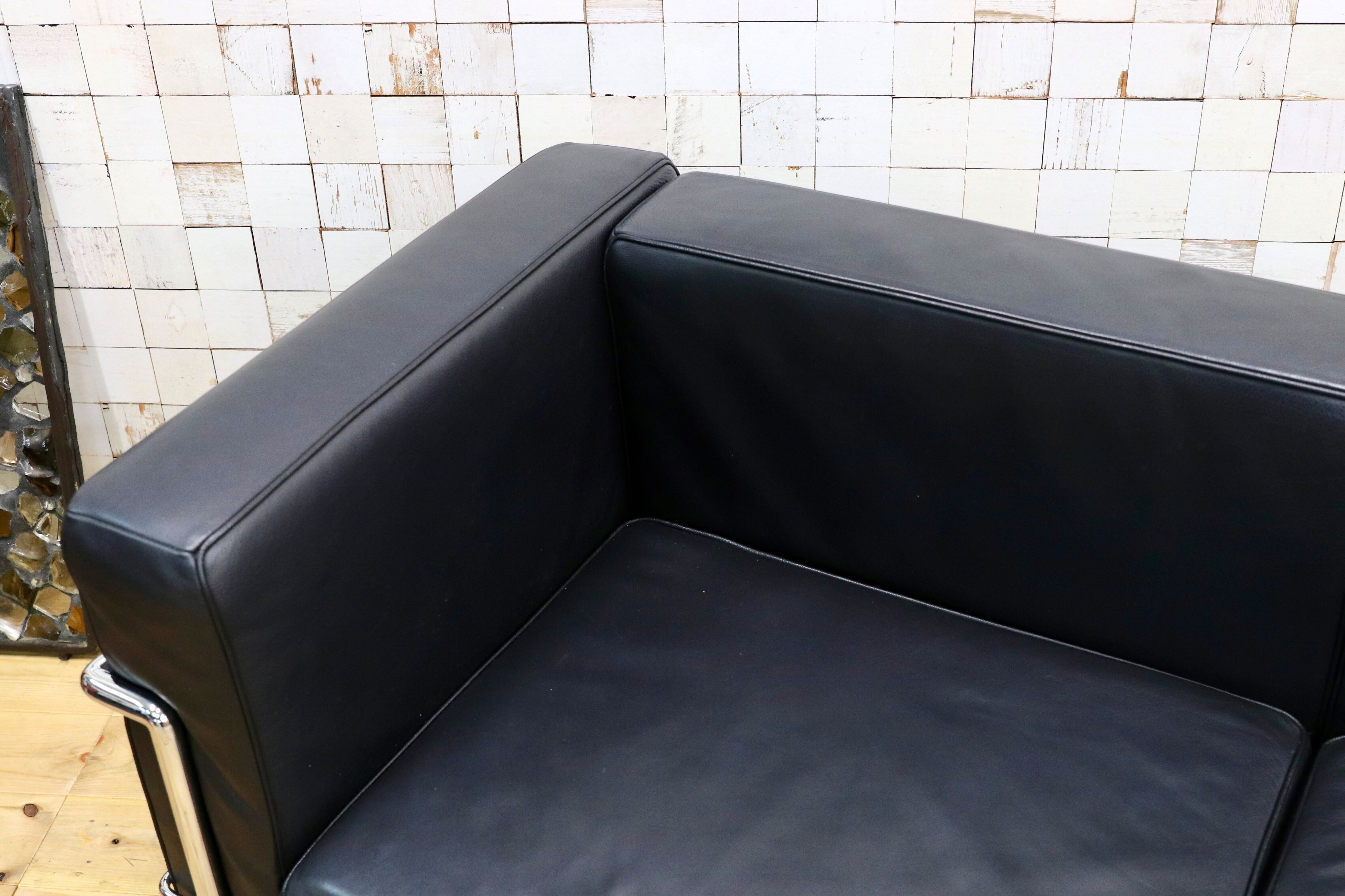 GMIK537○IDC大塚家具 LC2 グランコンフォート 2人掛けソファ ラブソファ ブラック 総本革 ル・コルビジェ リプロダクト 定価約61.5万