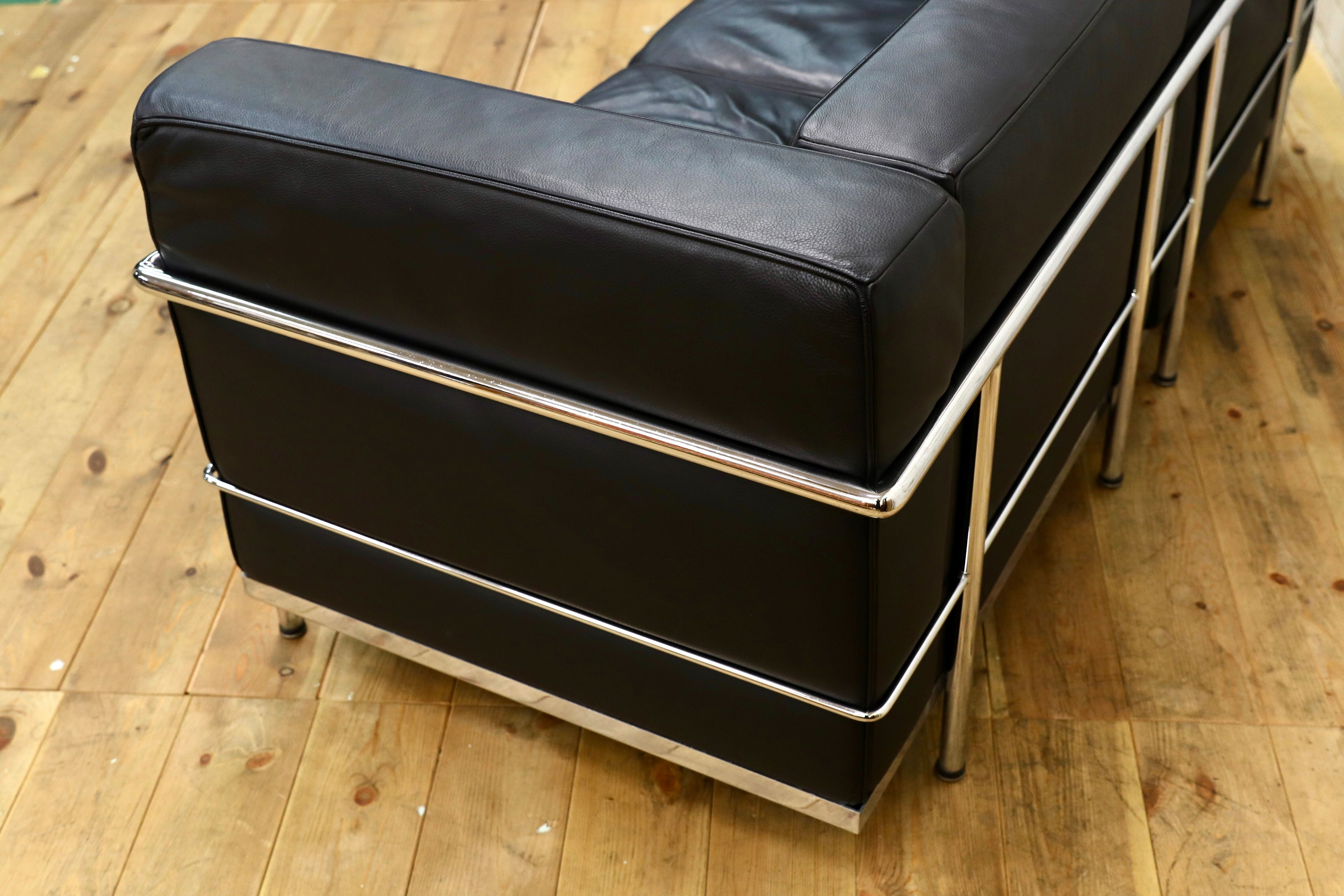 GMIK537○IDC大塚家具 LC2 グランコンフォート 2人掛けソファ ラブソファ ブラック 総本革 ル・コルビジェ リプロダクト 定価約61.5万