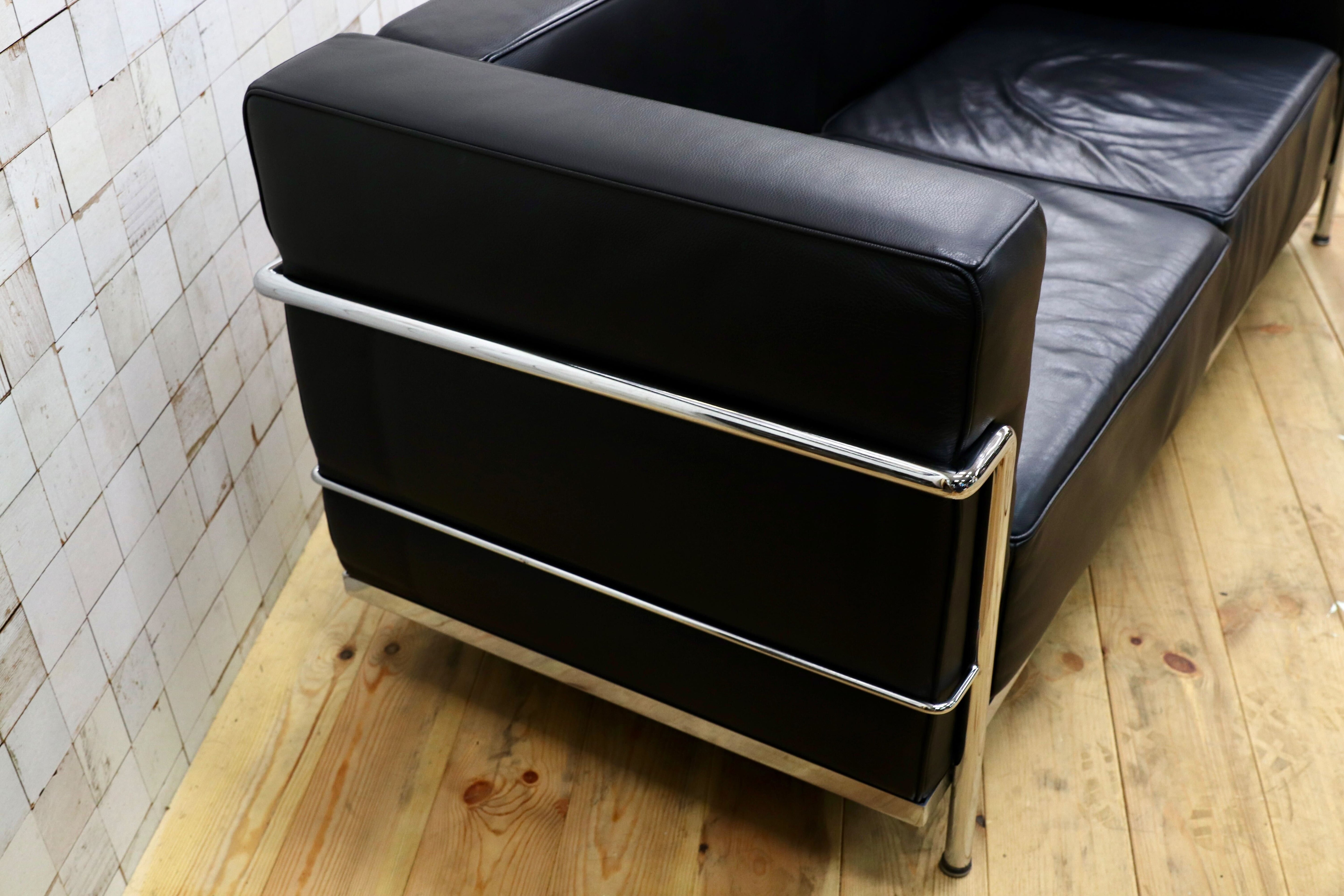 GMIK537○IDC大塚家具 LC2 グランコンフォート 2人掛けソファ ラブソファ ブラック 総本革 ル・コルビジェ リプロダクト 定価約61.5万