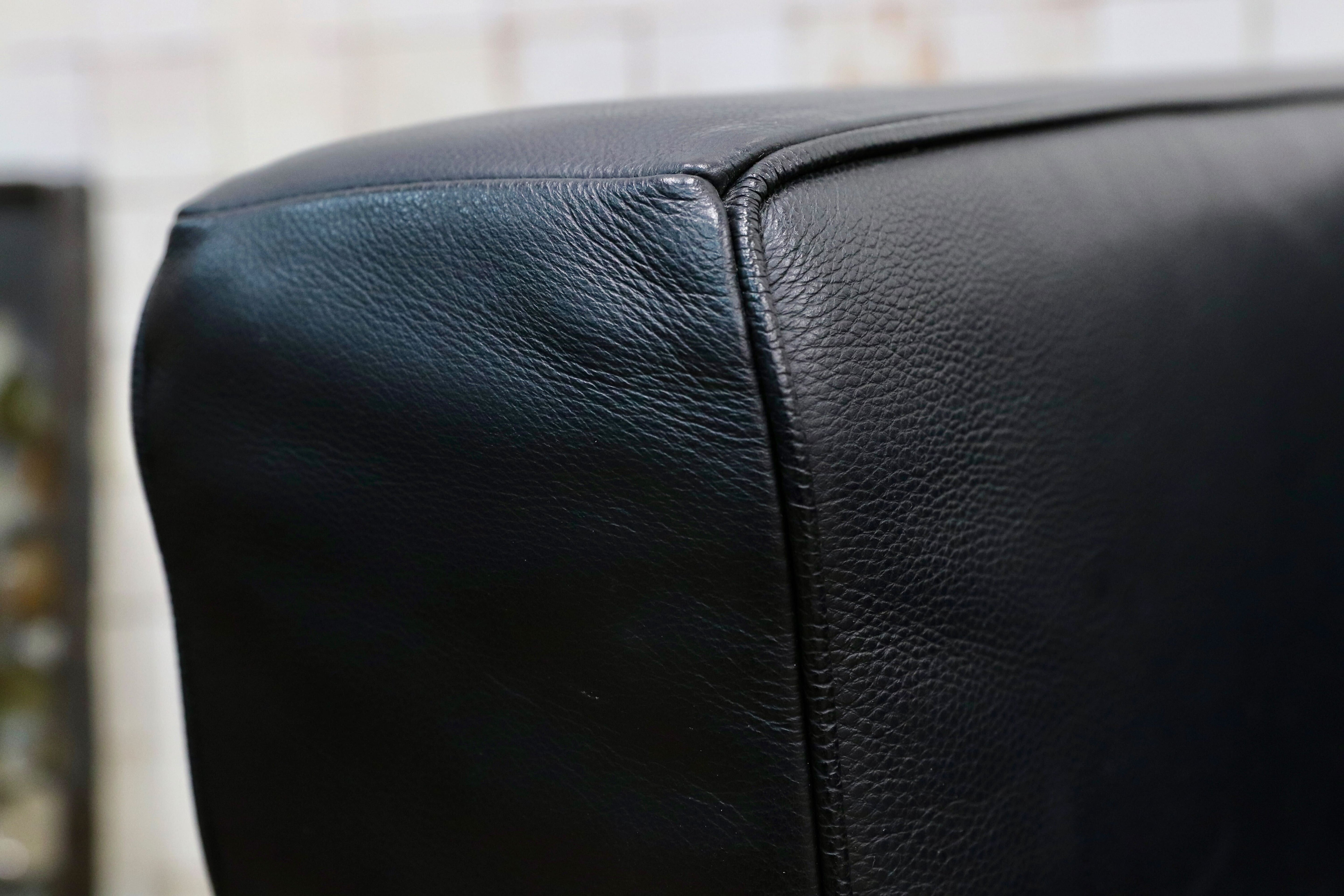 GMIK537○IDC大塚家具 LC2 グランコンフォート 2人掛けソファ ラブソファ ブラック 総本革 ル・コルビジェ リプロダクト 定価約61.5万