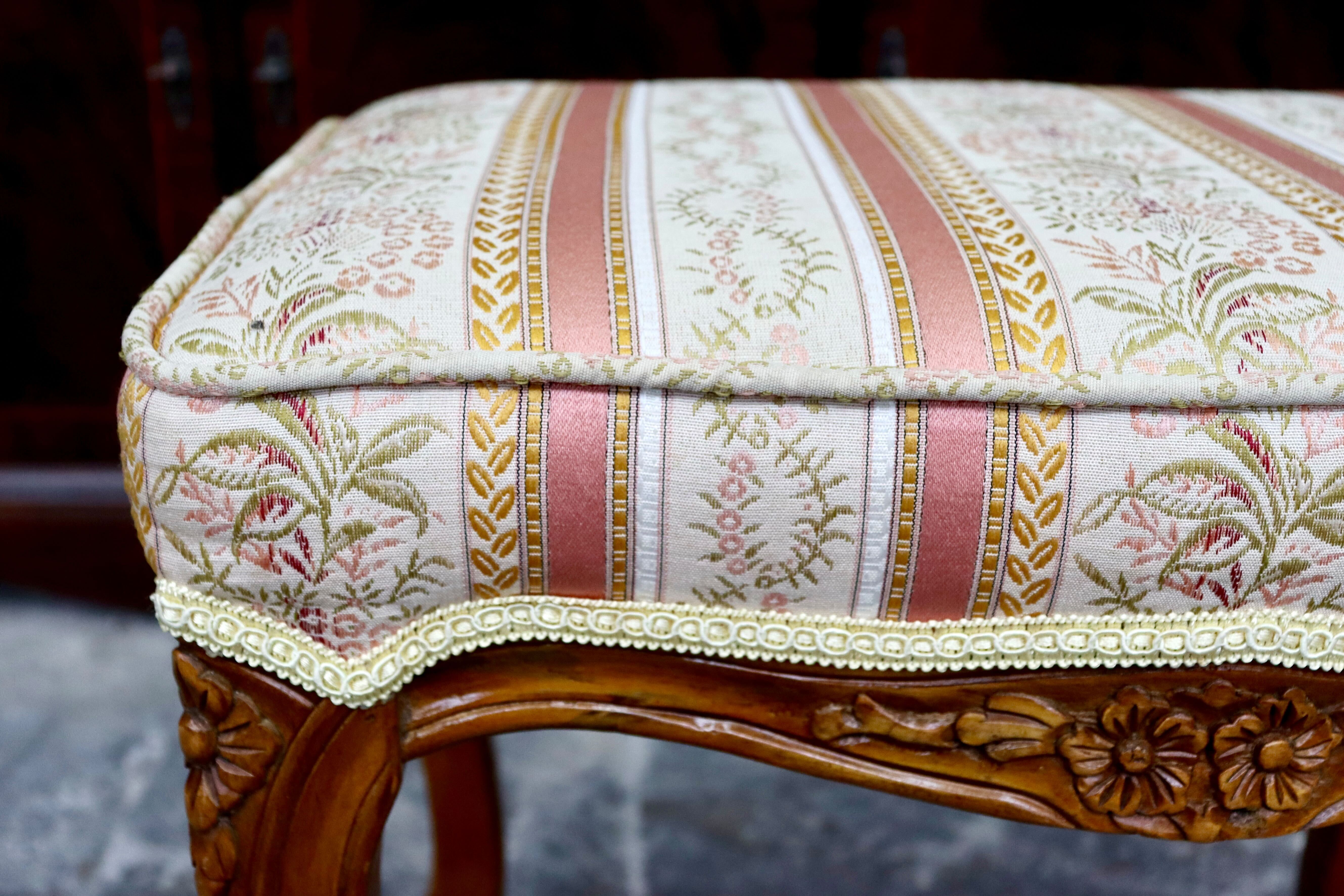 GMIK483○イタリア製 スツール チェア 椅子 猫脚 腰掛け ピンク ストライプ ヨーロピアン 彫刻 アンティーク クラシック