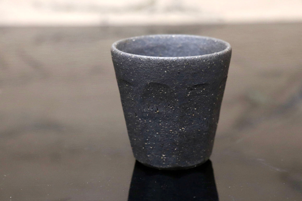 GMJK374AN◯ぐい呑 酒器 盃 大猪口 酒杯 冷酒杯 一口盃 呑口 陶杯 フリーカップ ミニ湯呑 和食器 陶器 在銘 作家物 和モダン