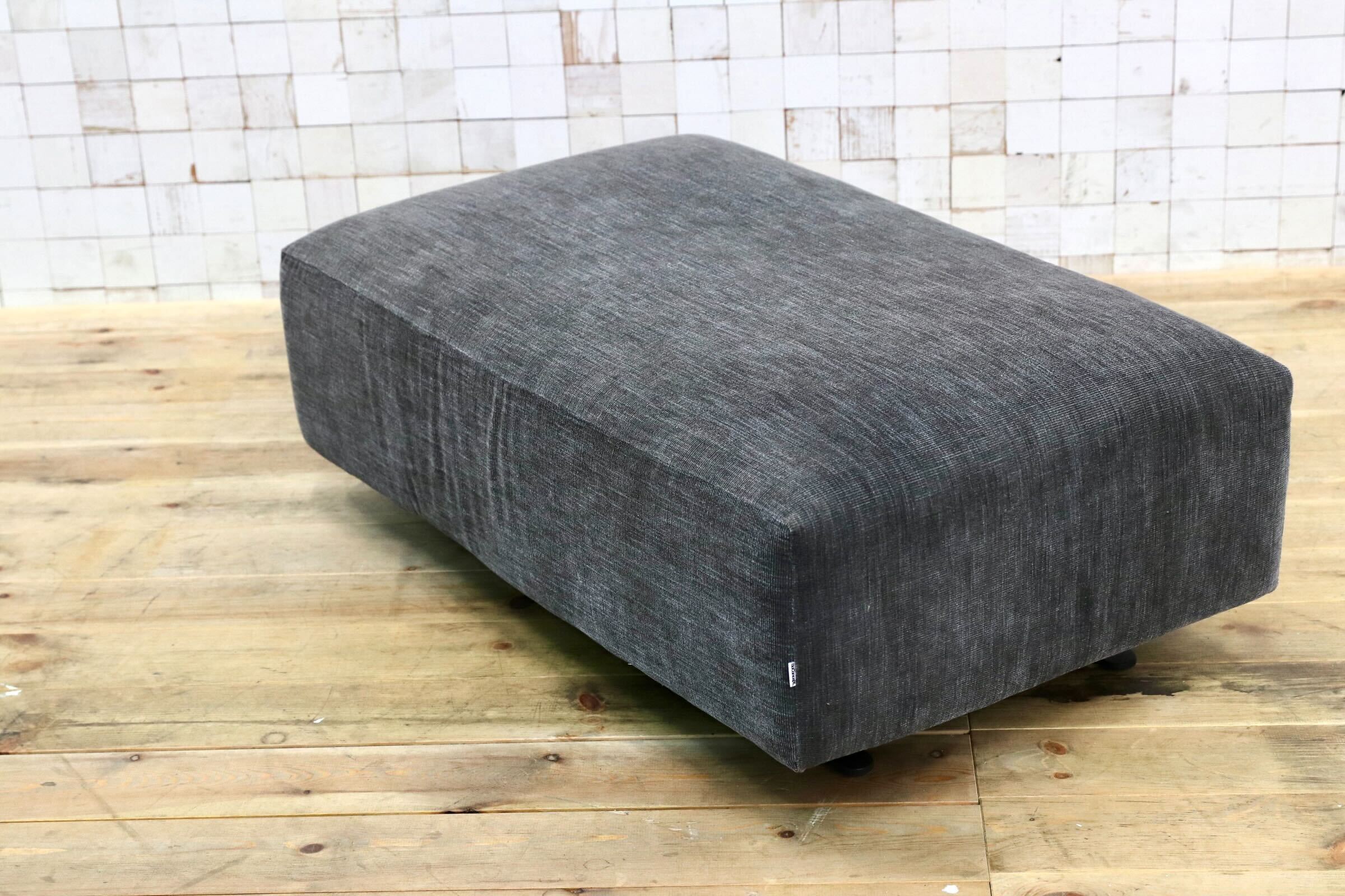 GMJK7○BoConcept / ボーコンセプト Hampton ハンプトン オットマン スツール ソファ ファブリック 北欧 デンマーク 展示品