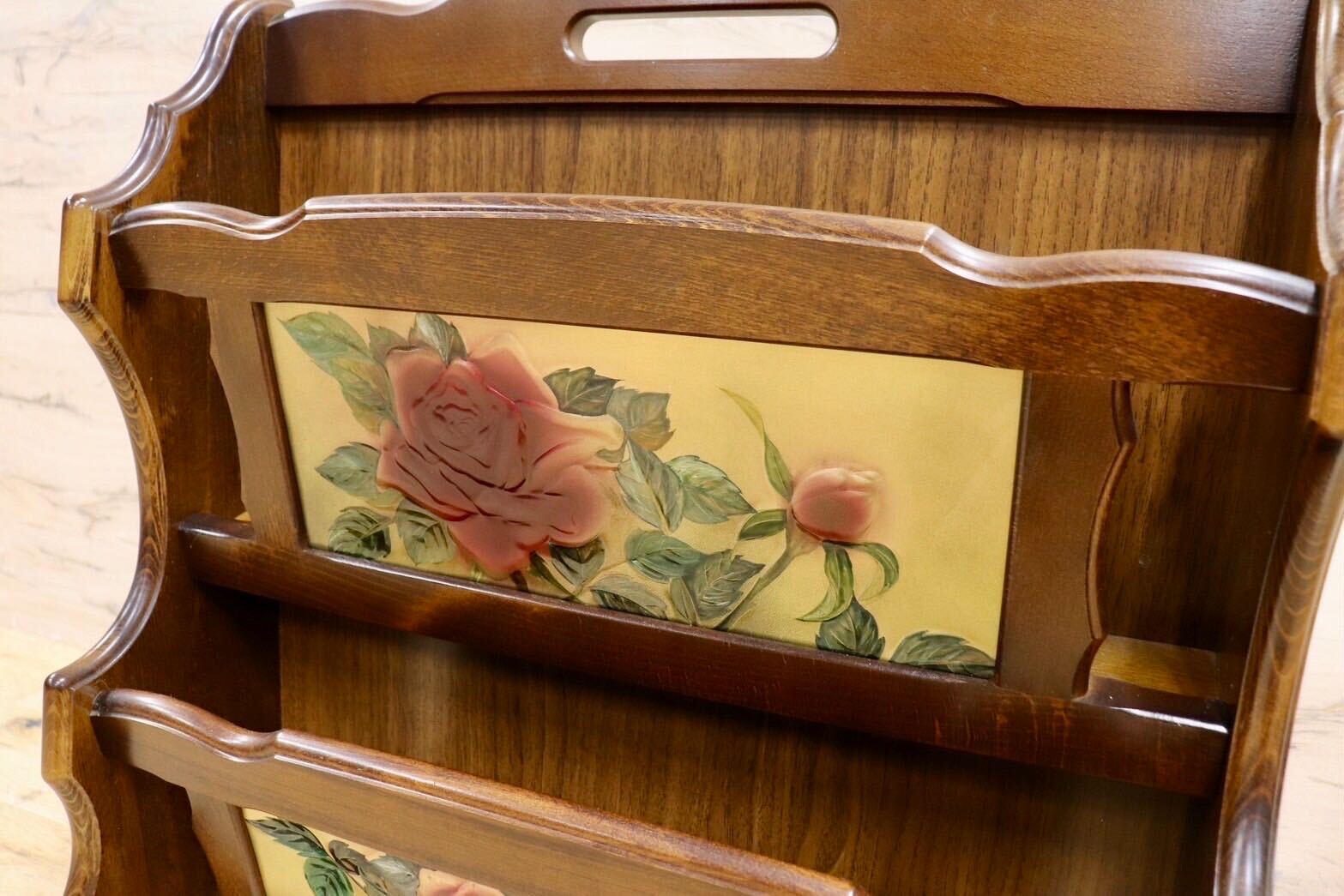 GMIS448○karimoku カリモク マガジンラック 2段ラック 薔薇 インテリア クラシカル レトロ ヴィンテージ 木製家具 国産家具