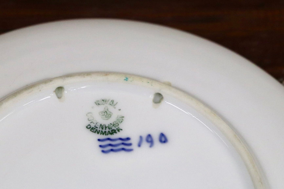 GMJO136K〇ROYAL COPENHAGEN / ロイヤルコペンハーゲン イヤープレート 1928年版 昭和3年 教会へ向かう牧師の家族 陶磁器 飾り皿