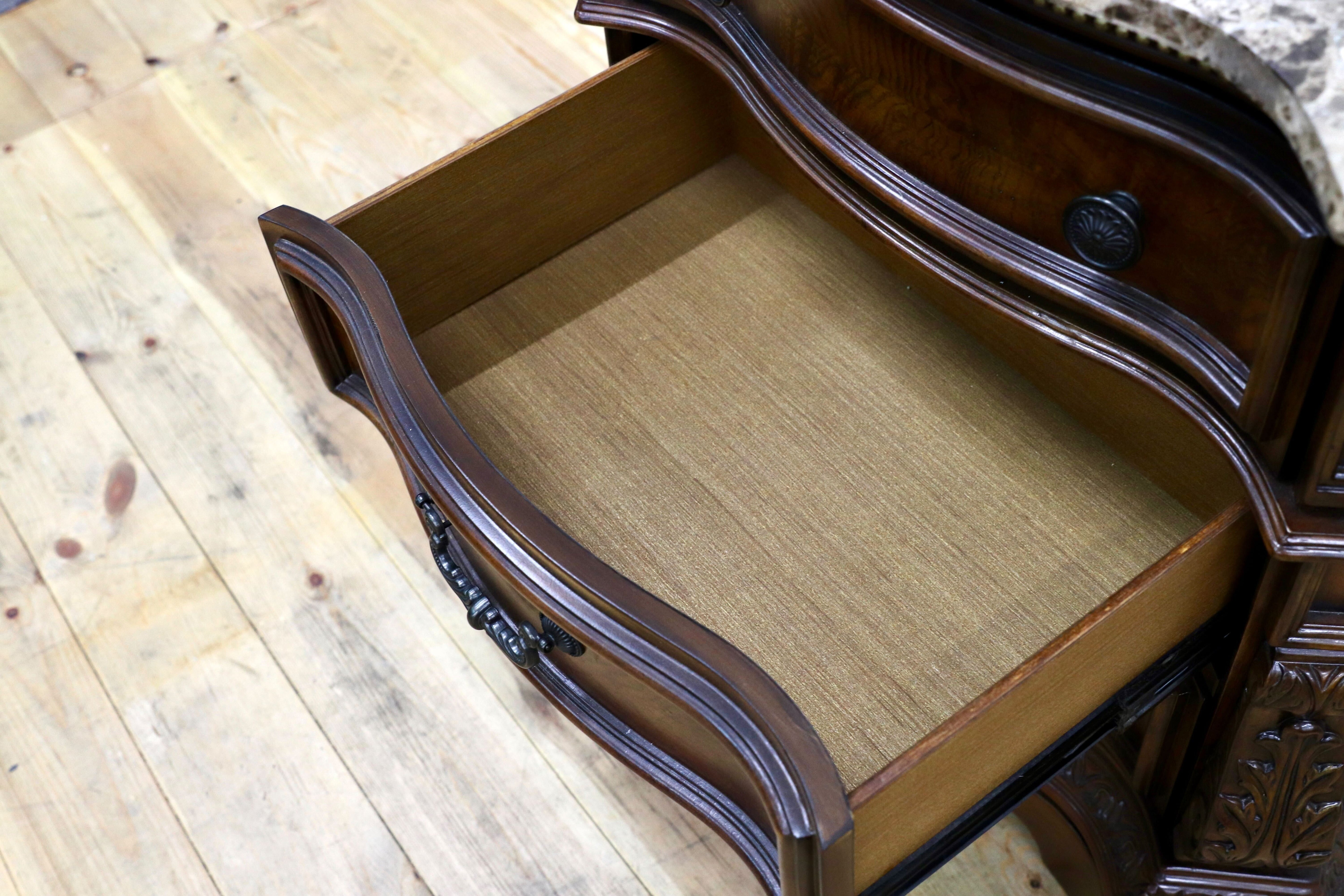 GMIK540○Ledelle Three Drawer Night Stand - Ashley Furniture アシュレイ チェスト サイドチェスト ベッドサイド クラシック