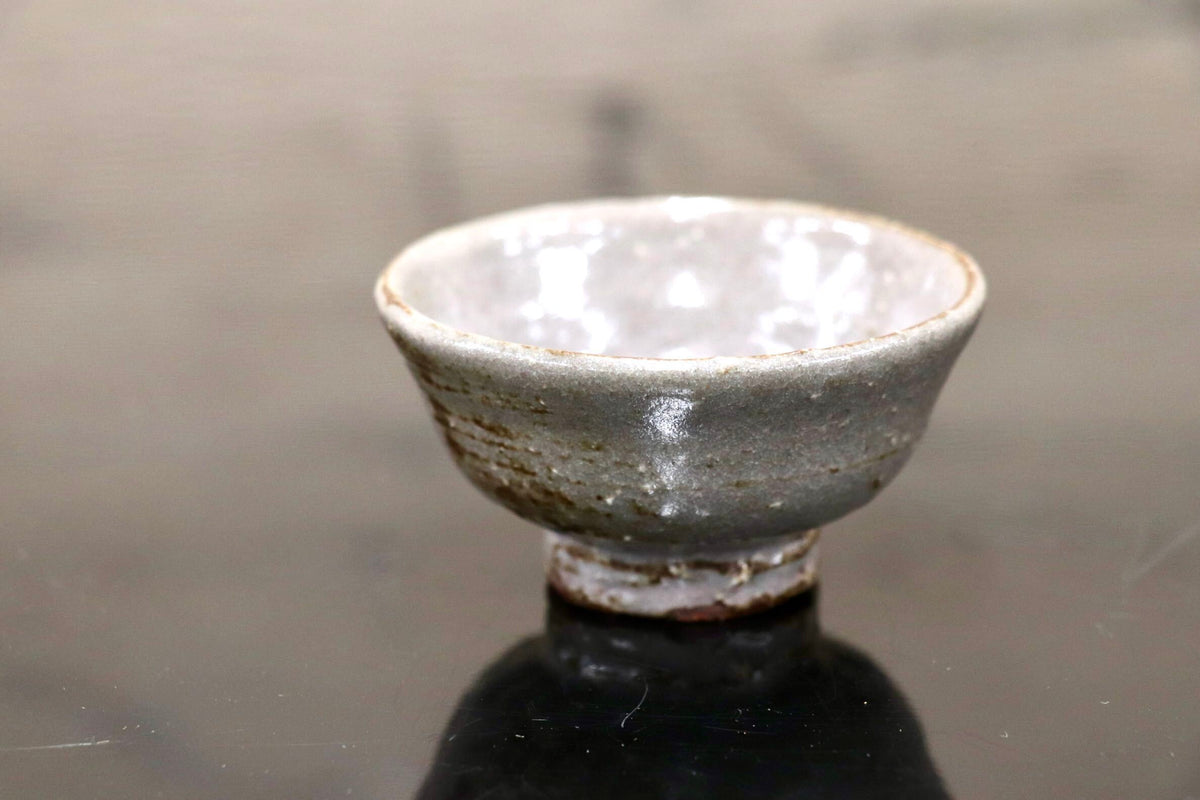 GMJK374AV◯紀州焼 葵窯 ぐい呑 酒器 盃 猪口 酒杯 一口盃 呑口 施釉陶器 陶杯 和食器 陶器 在銘 和モダン