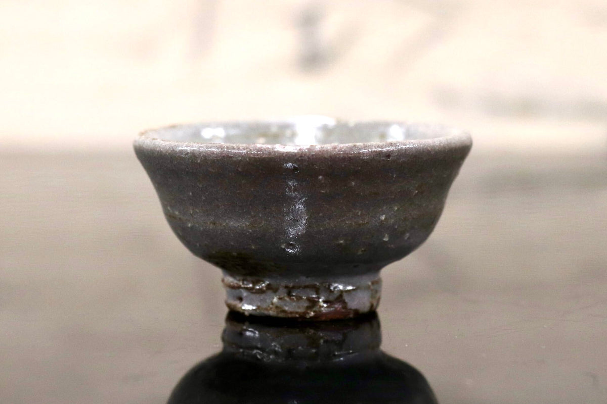 GMJK374AV◯紀州焼 葵窯 ぐい呑 酒器 盃 猪口 酒杯 一口盃 呑口 施釉陶器 陶杯 和食器 陶器 在銘 和モダン