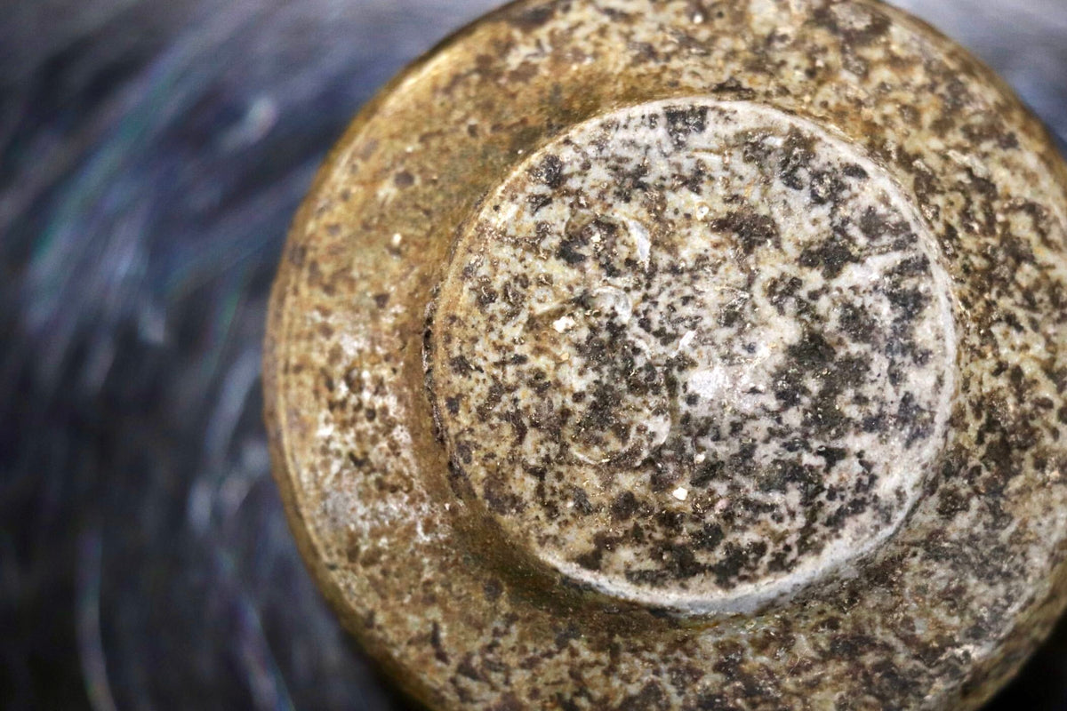 GMJK374AW◯備前焼 ぐい呑 酒器 盃 猪口 酒杯 一口盃 呑口 焼き締め 窯変 陶杯 和食器 陶器 在銘 伝統工芸 和モダン