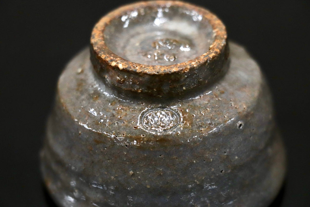 GMJK374AX◯萩焼 田原陶兵衛工房 ぐい呑 酒器 盃 猪口 酒杯 一口盃 呑口 釉薬 陶杯 和食器 陶器 在銘 伝統工芸 和モダン