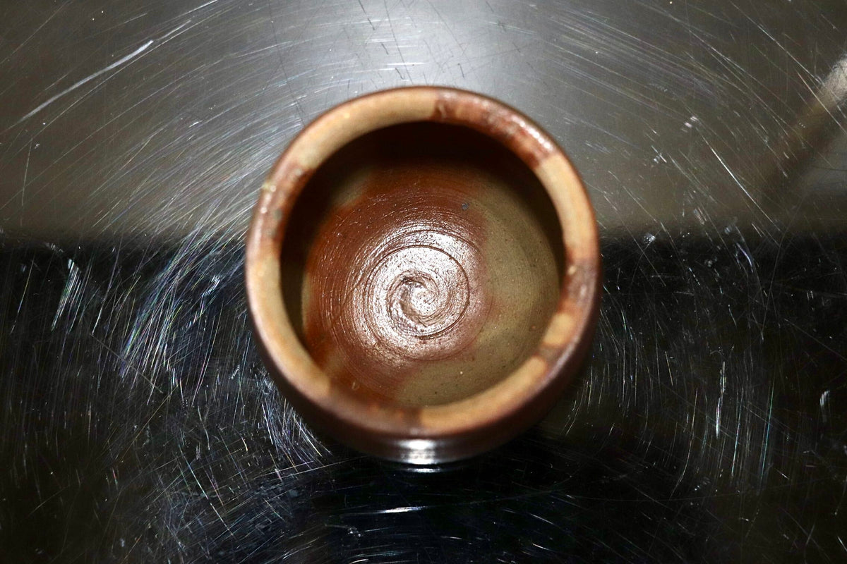 GMJK374AY◯備前焼 ぐい呑 酒器 盃 猪口 酒杯 一口盃 呑口 焼き締め 窯変 陶杯 和食器 陶器 在銘 伝統工芸 和モダン